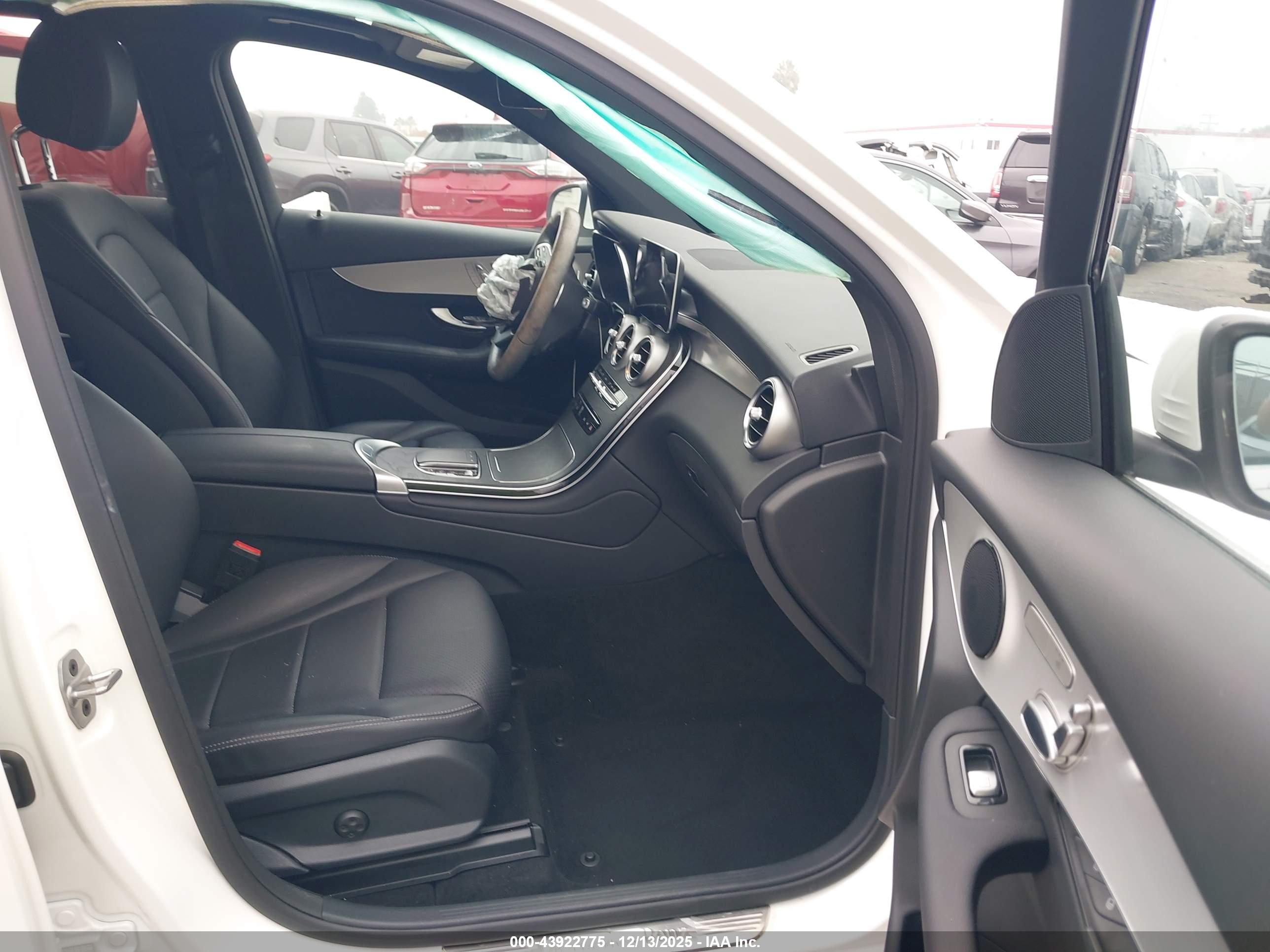 MERCEDES-BENZ GLC image 5