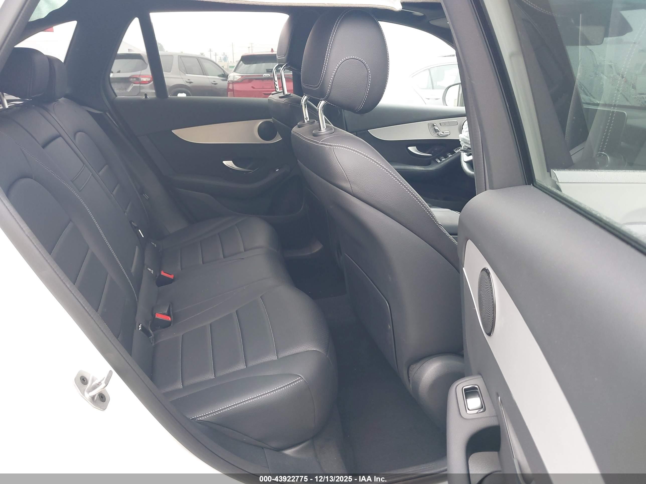MERCEDES-BENZ GLC image 8