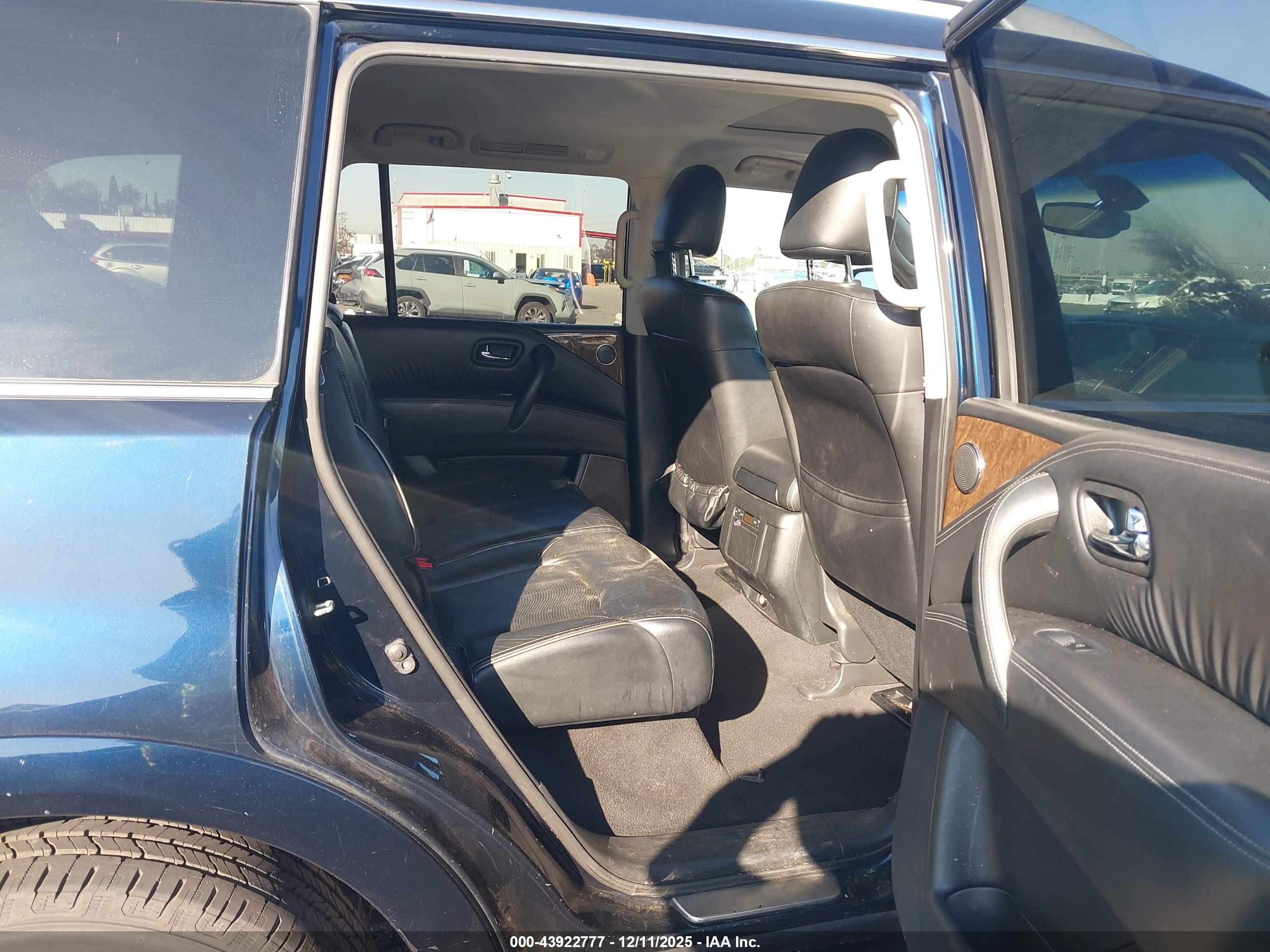 INFINITI QX80 image 8