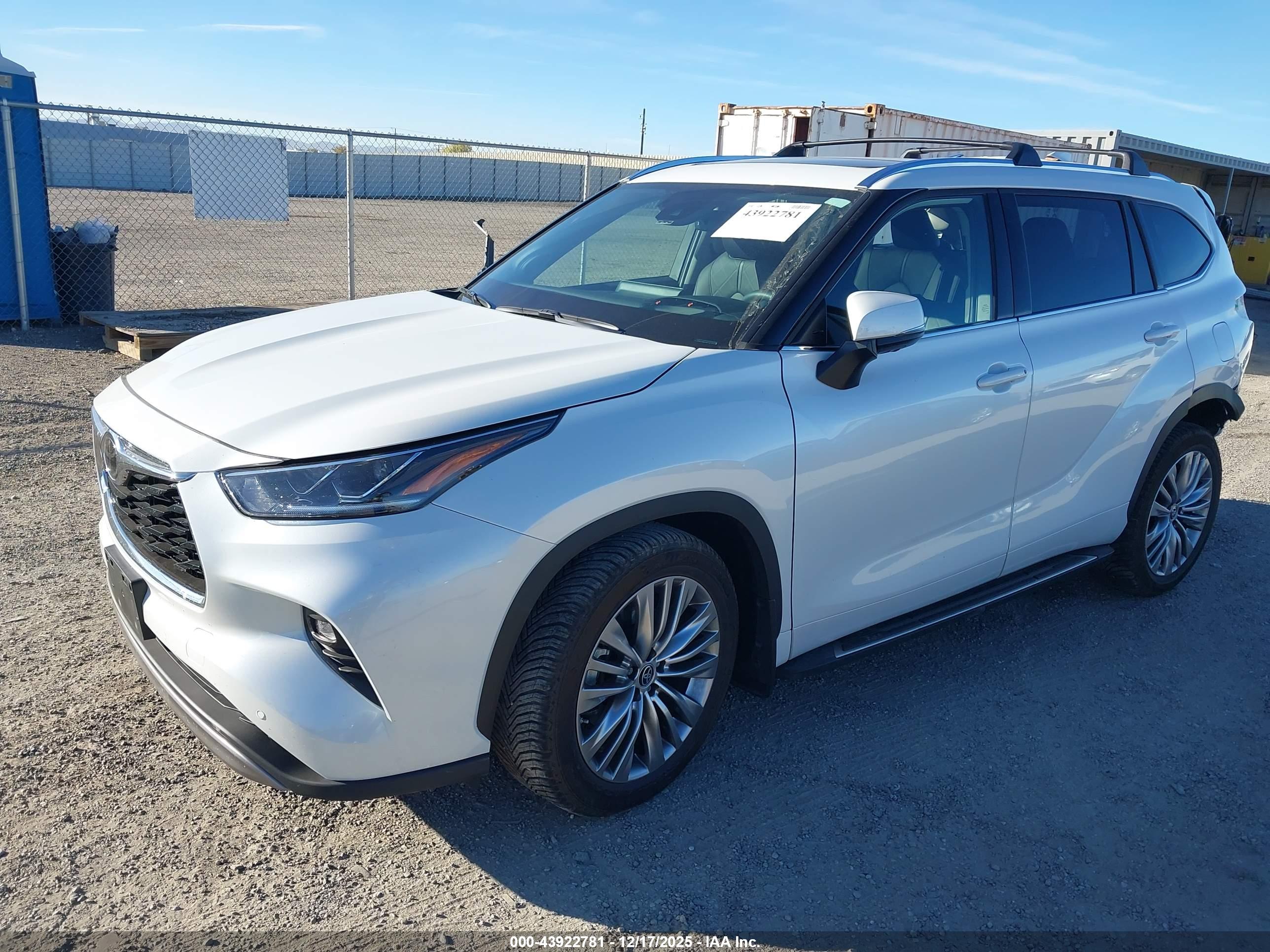 TOYOTA HIGHLANDER image 2