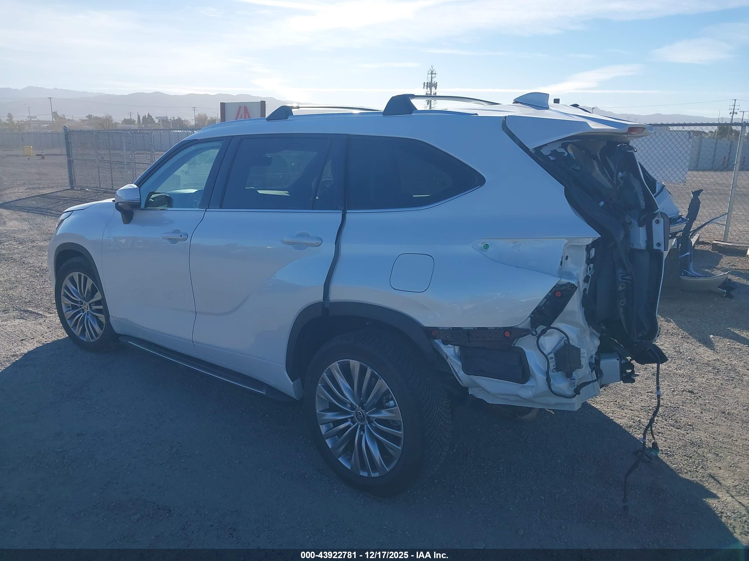 TOYOTA HIGHLANDER image 3