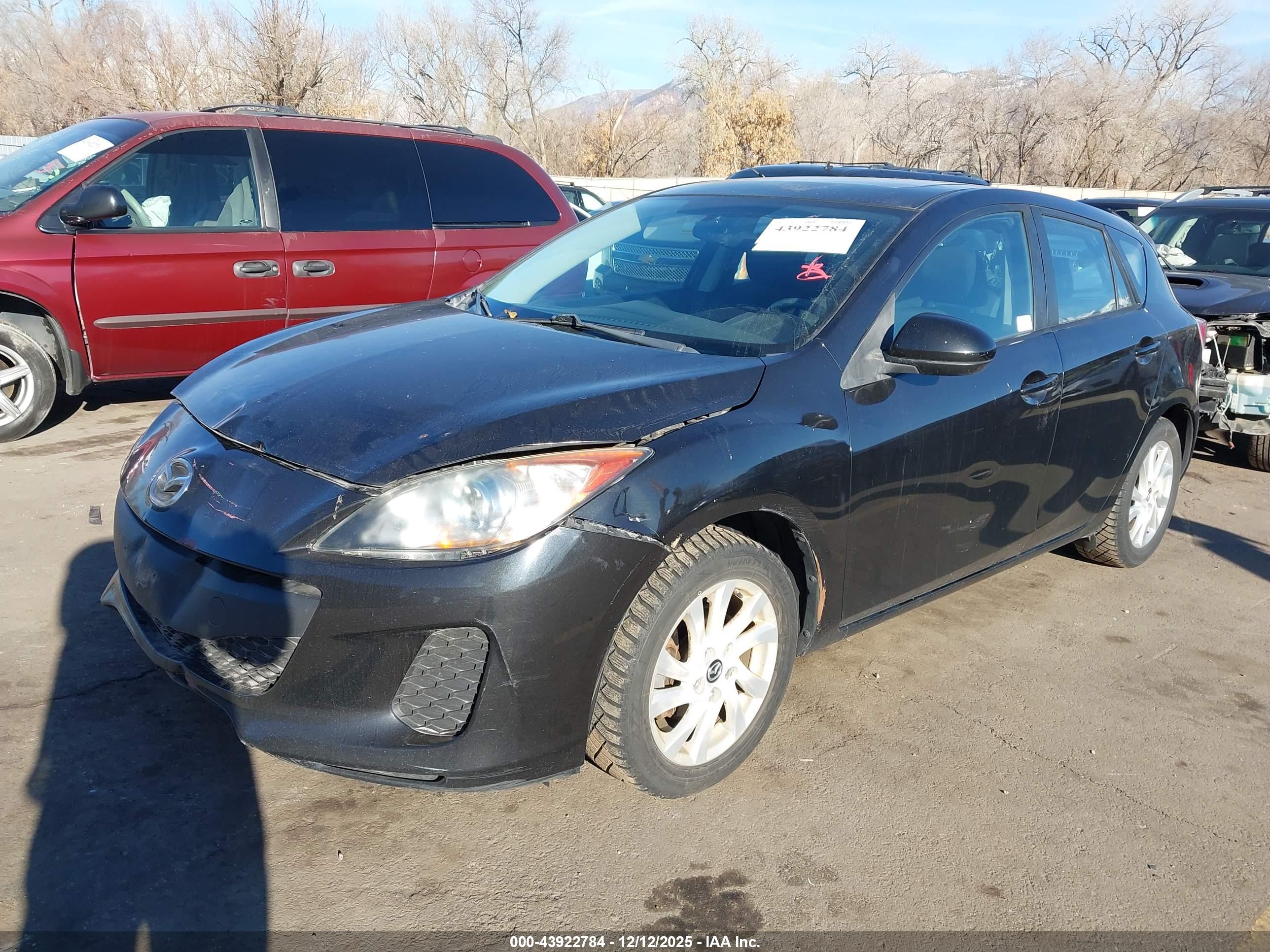 MAZDA MAZDA3 image 2