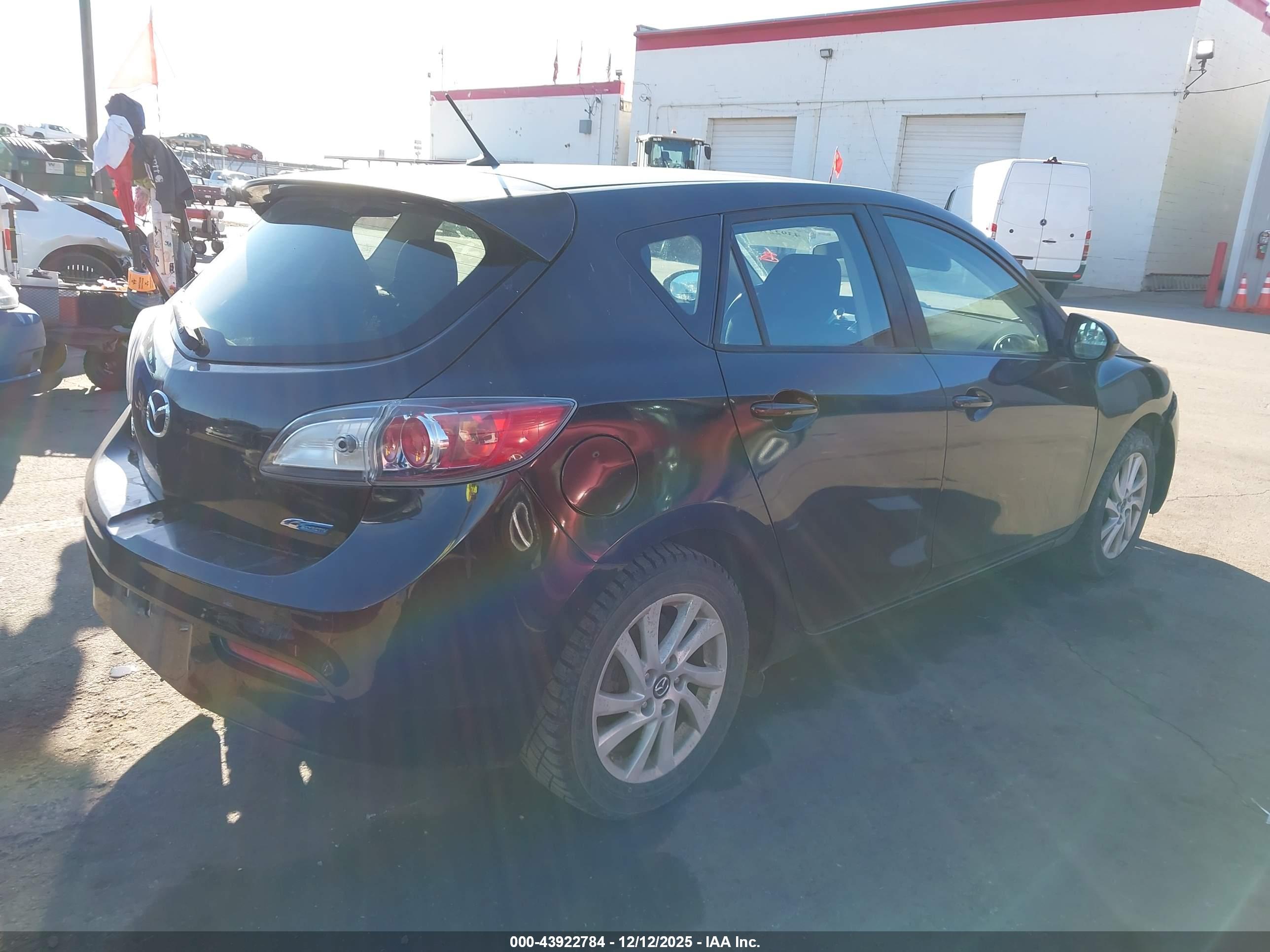 MAZDA MAZDA3 image 4