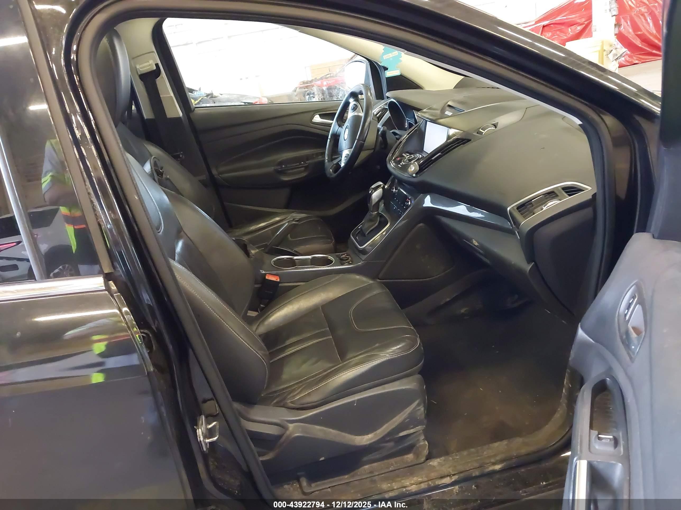 FORD ESCAPE image 5