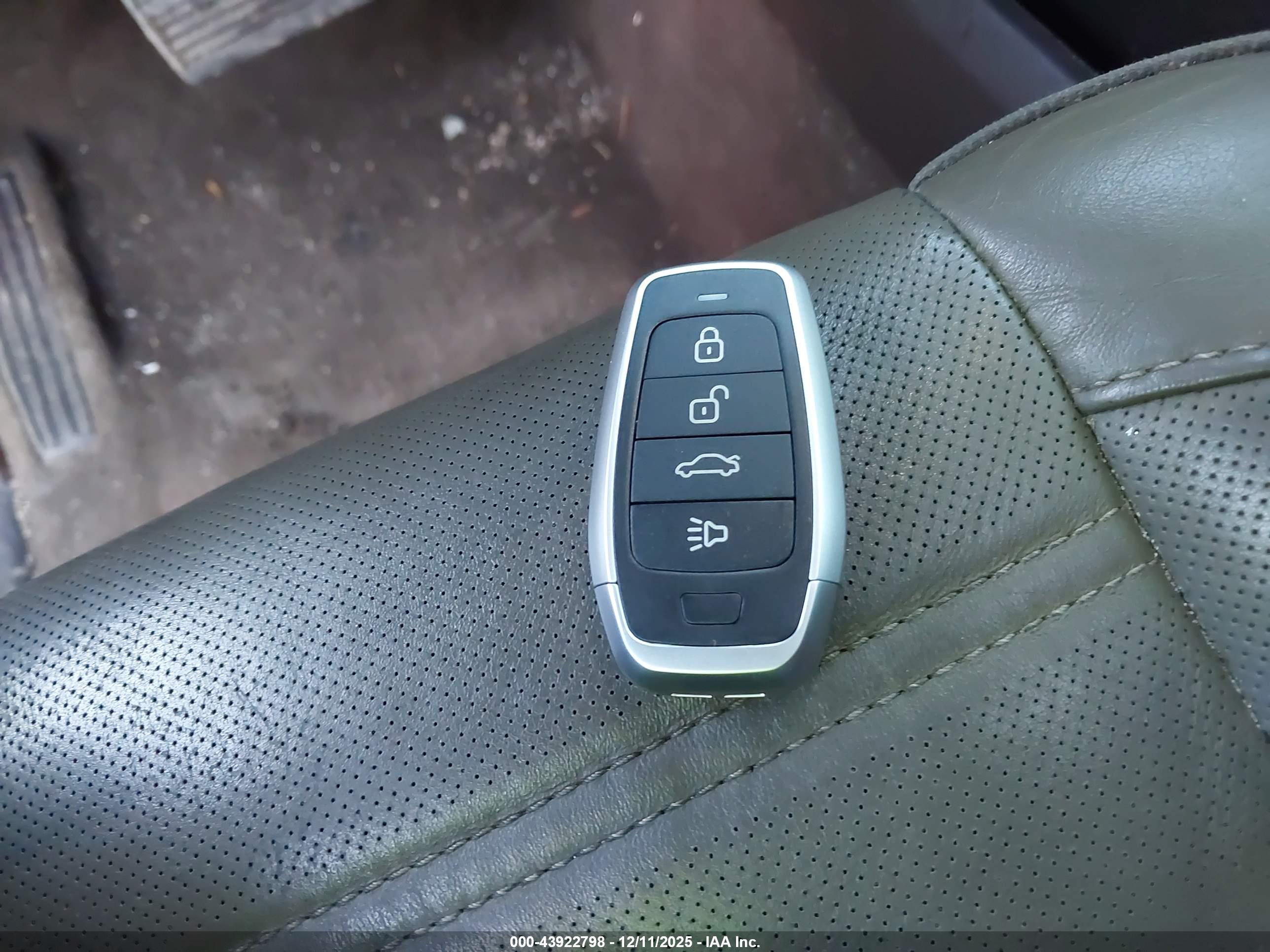 GMC YUKON image 11