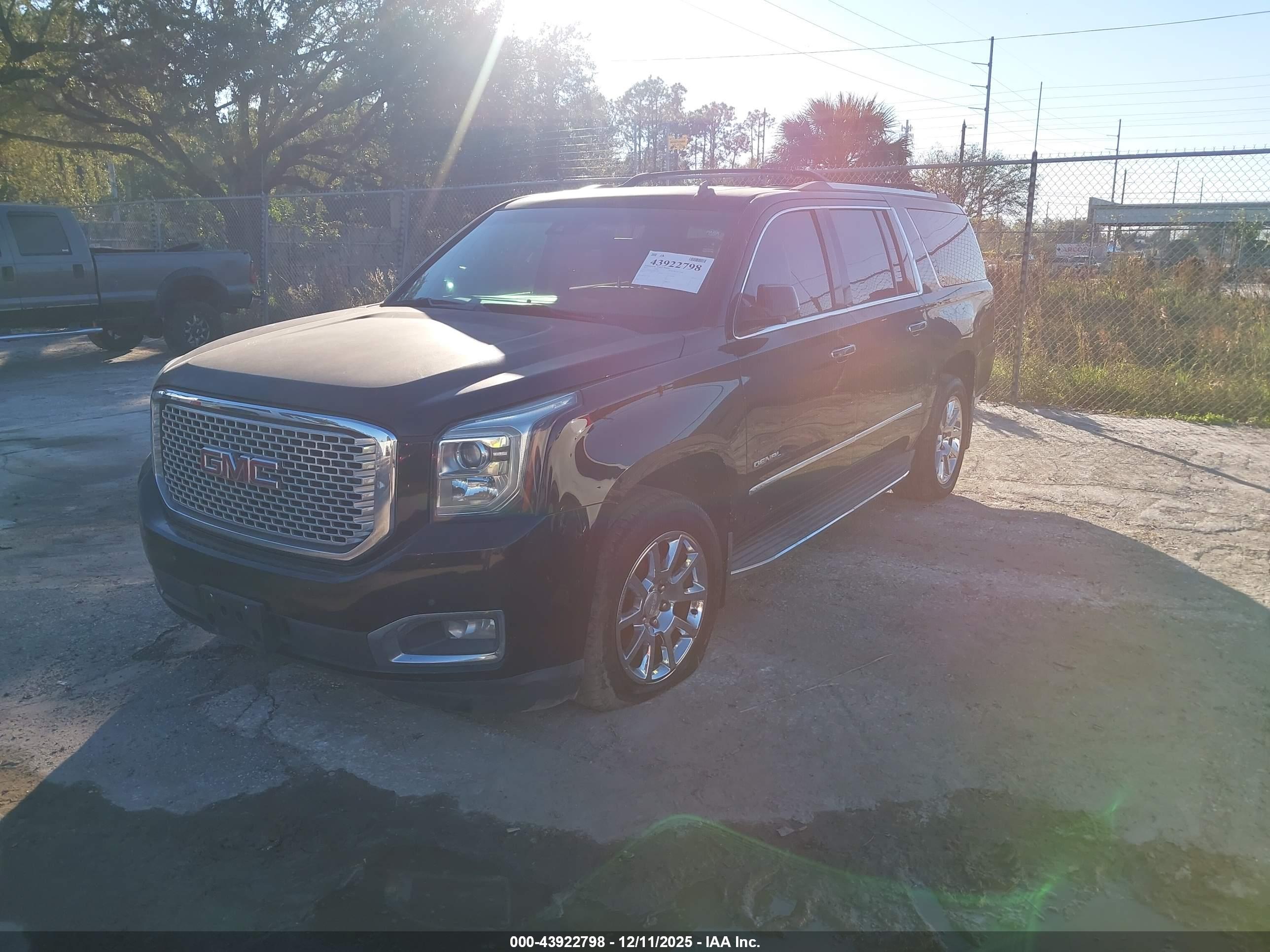 GMC YUKON image 2