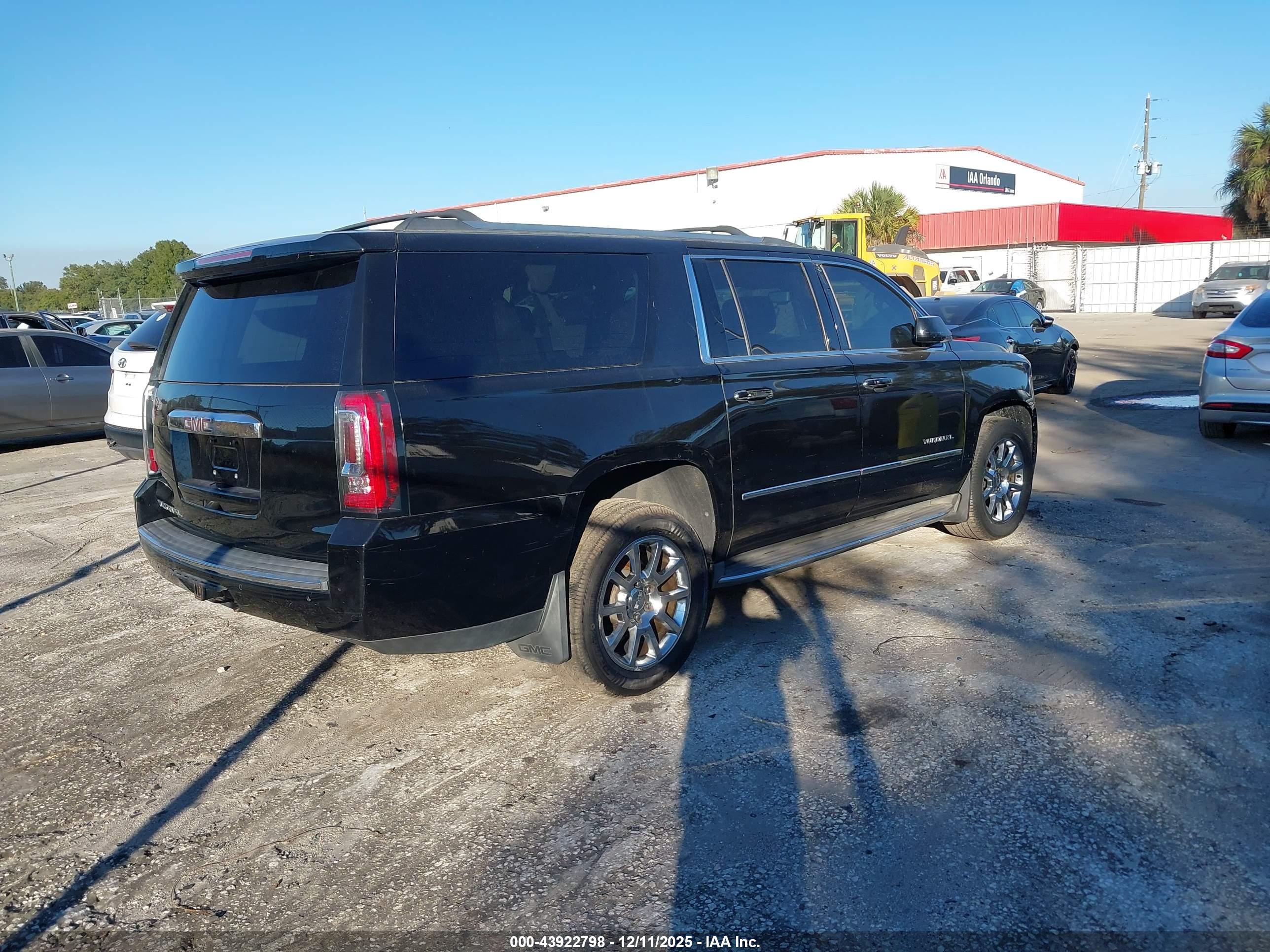 GMC YUKON image 4
