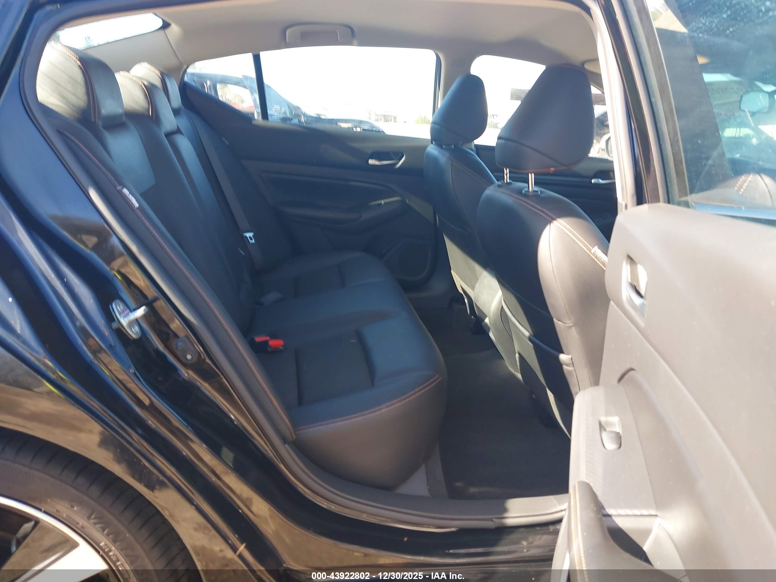 NISSAN ALTIMA image 8