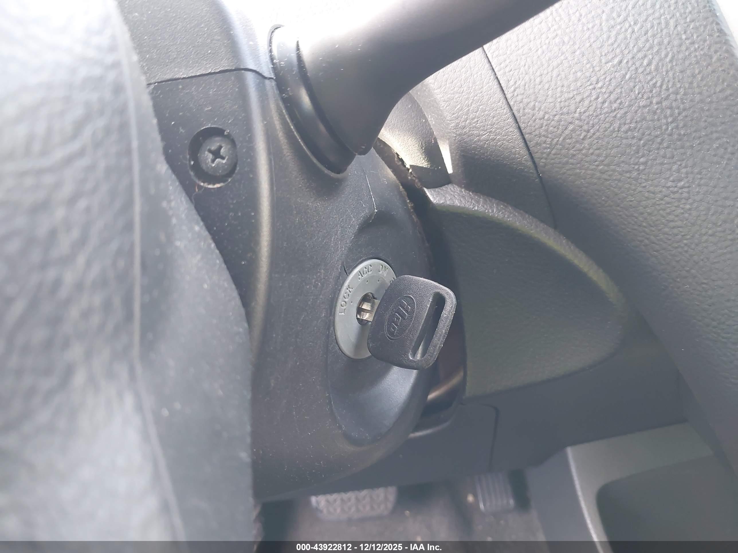 TOYOTA YARIS image 11