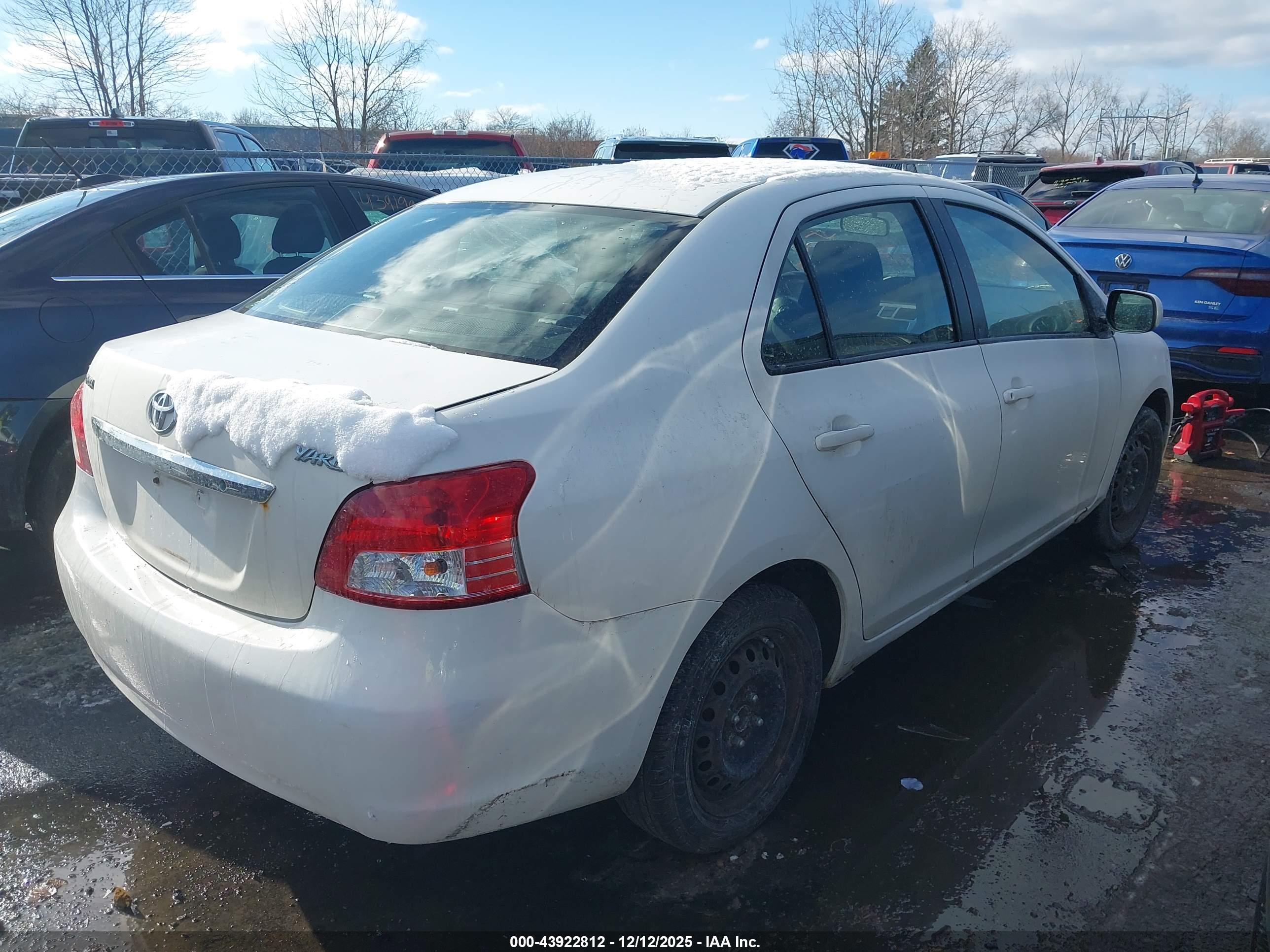 TOYOTA YARIS image 4