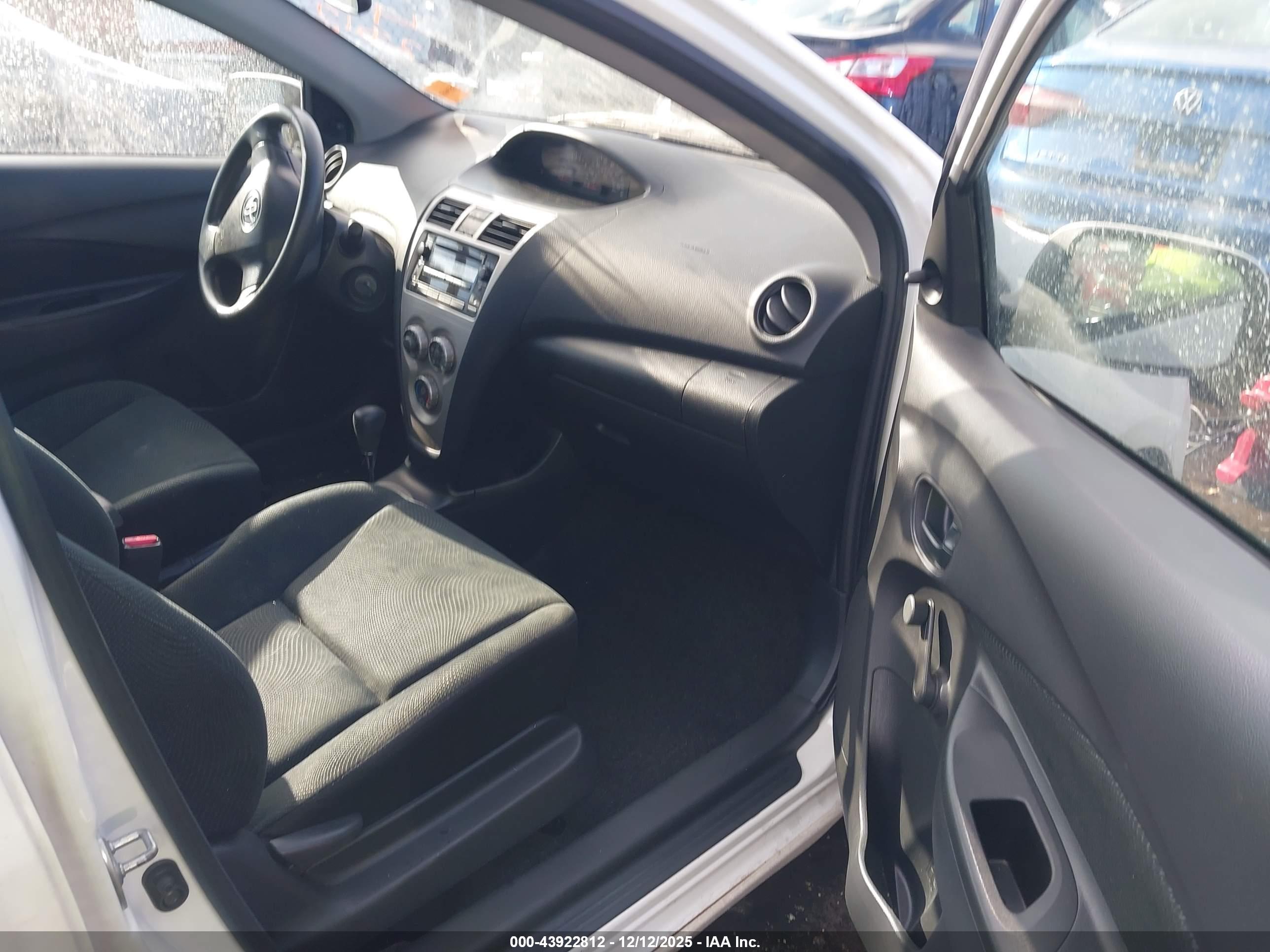 TOYOTA YARIS image 5