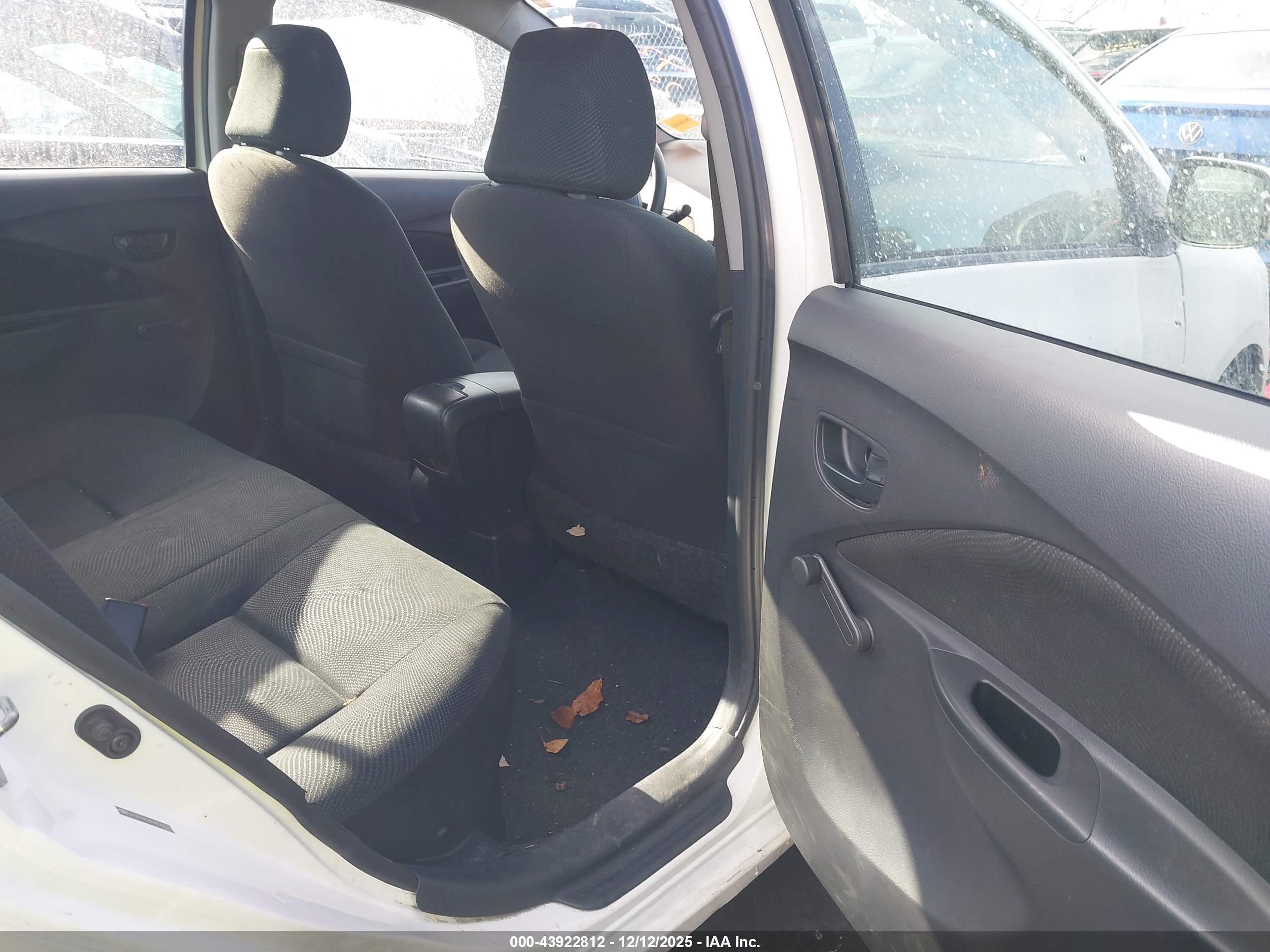 TOYOTA YARIS image 8