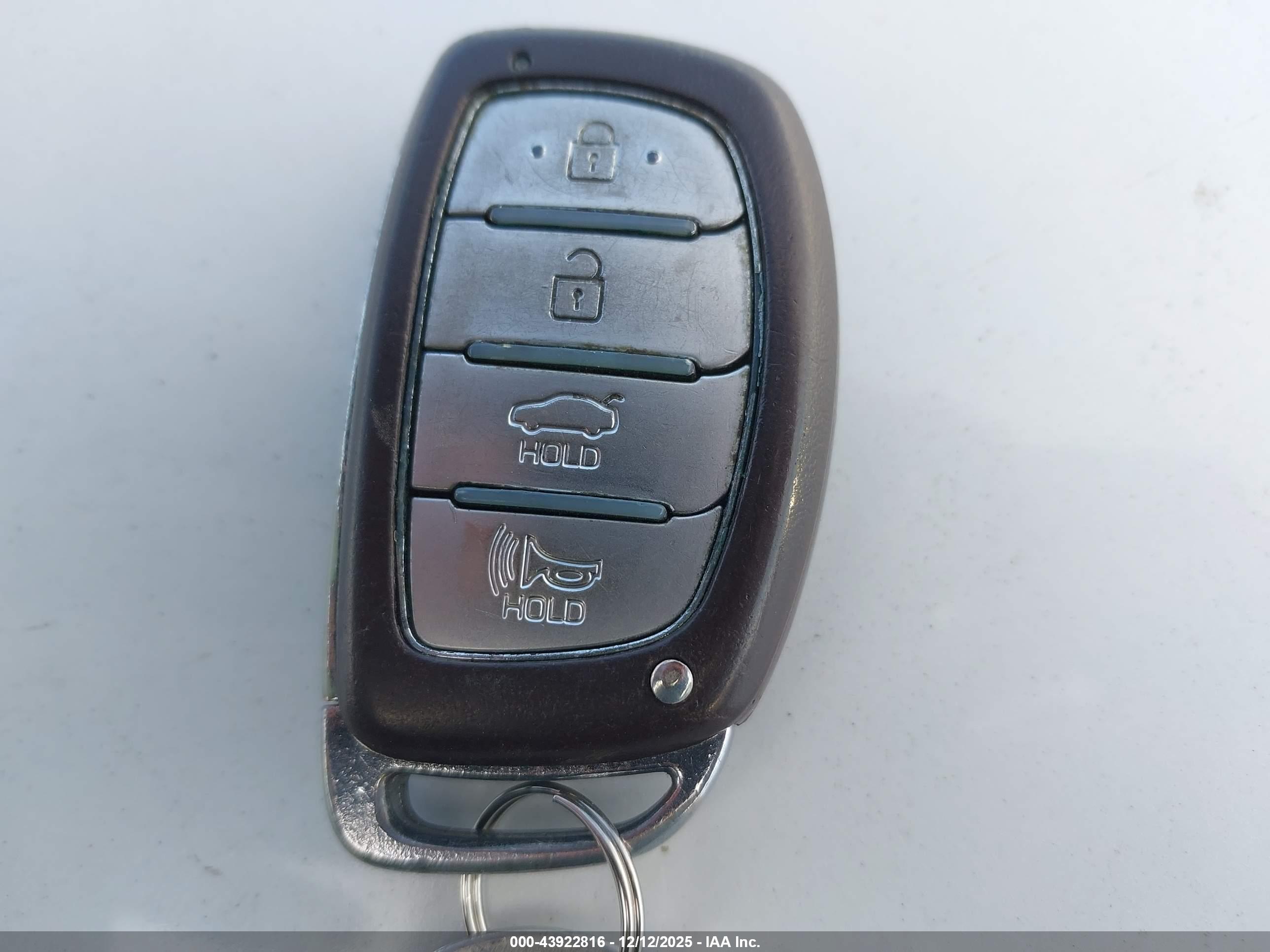 HYUNDAI ELANTRA image 11