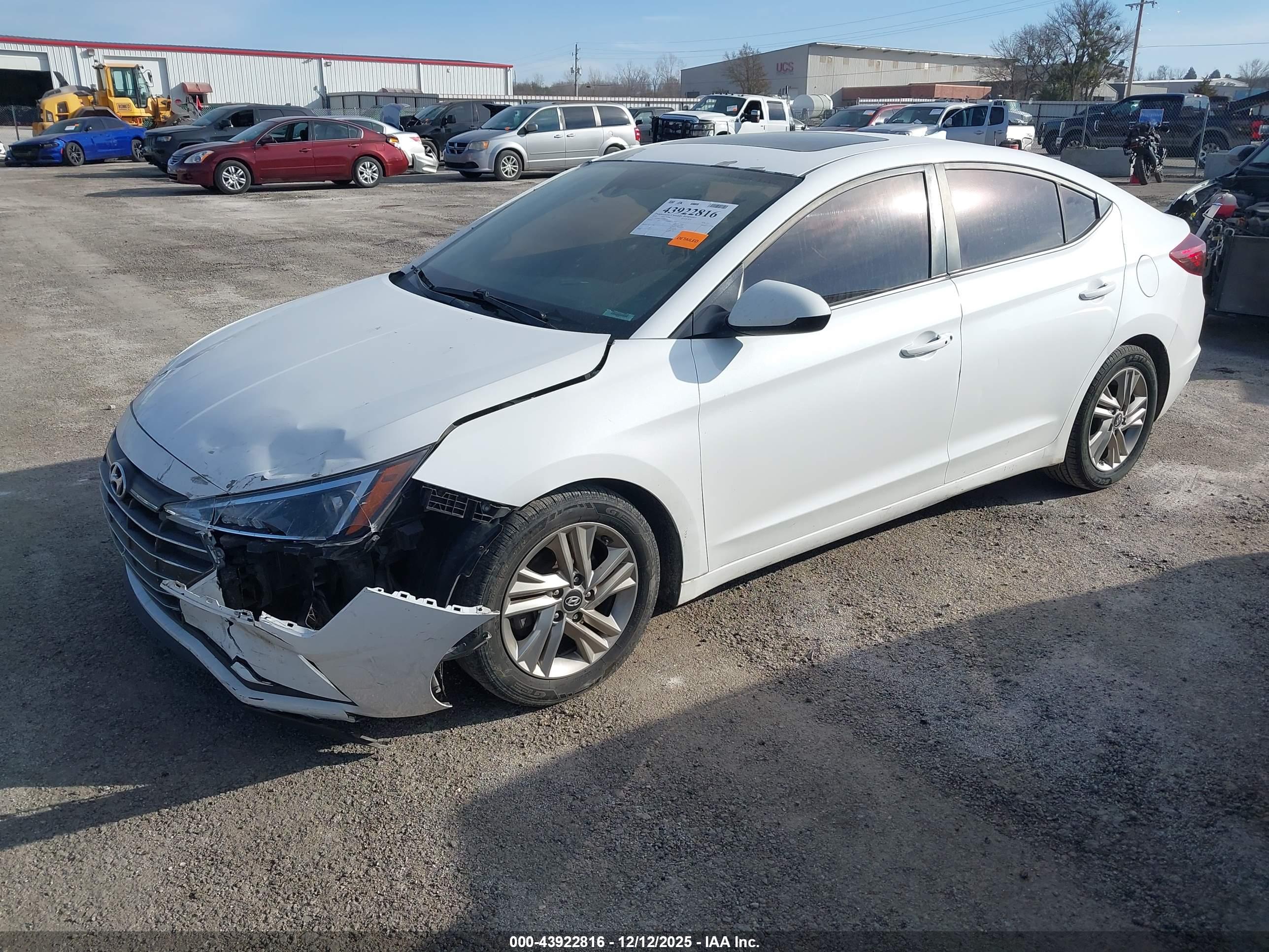 HYUNDAI ELANTRA image 2