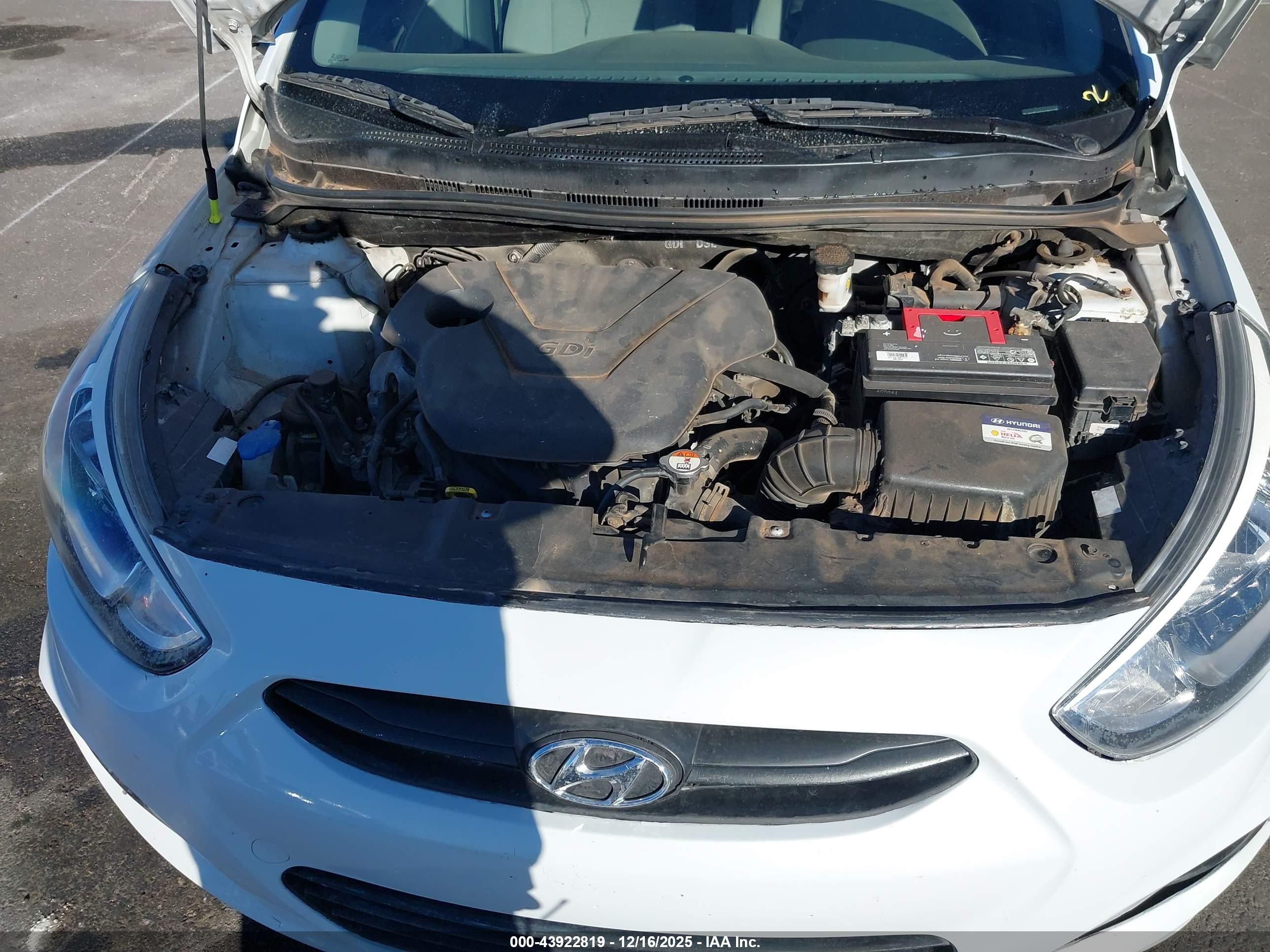HYUNDAI ACCENT image 10