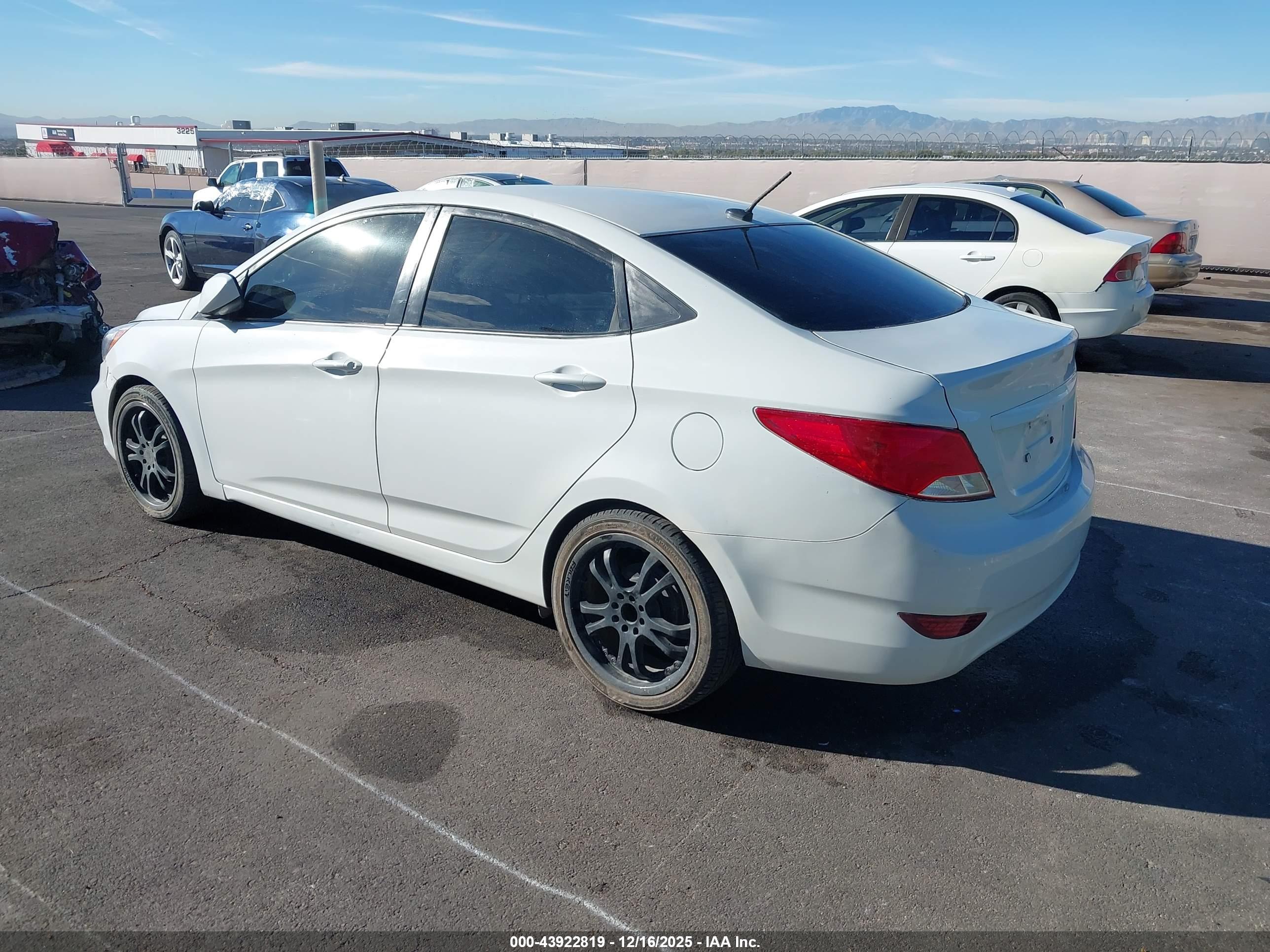 HYUNDAI ACCENT image 3