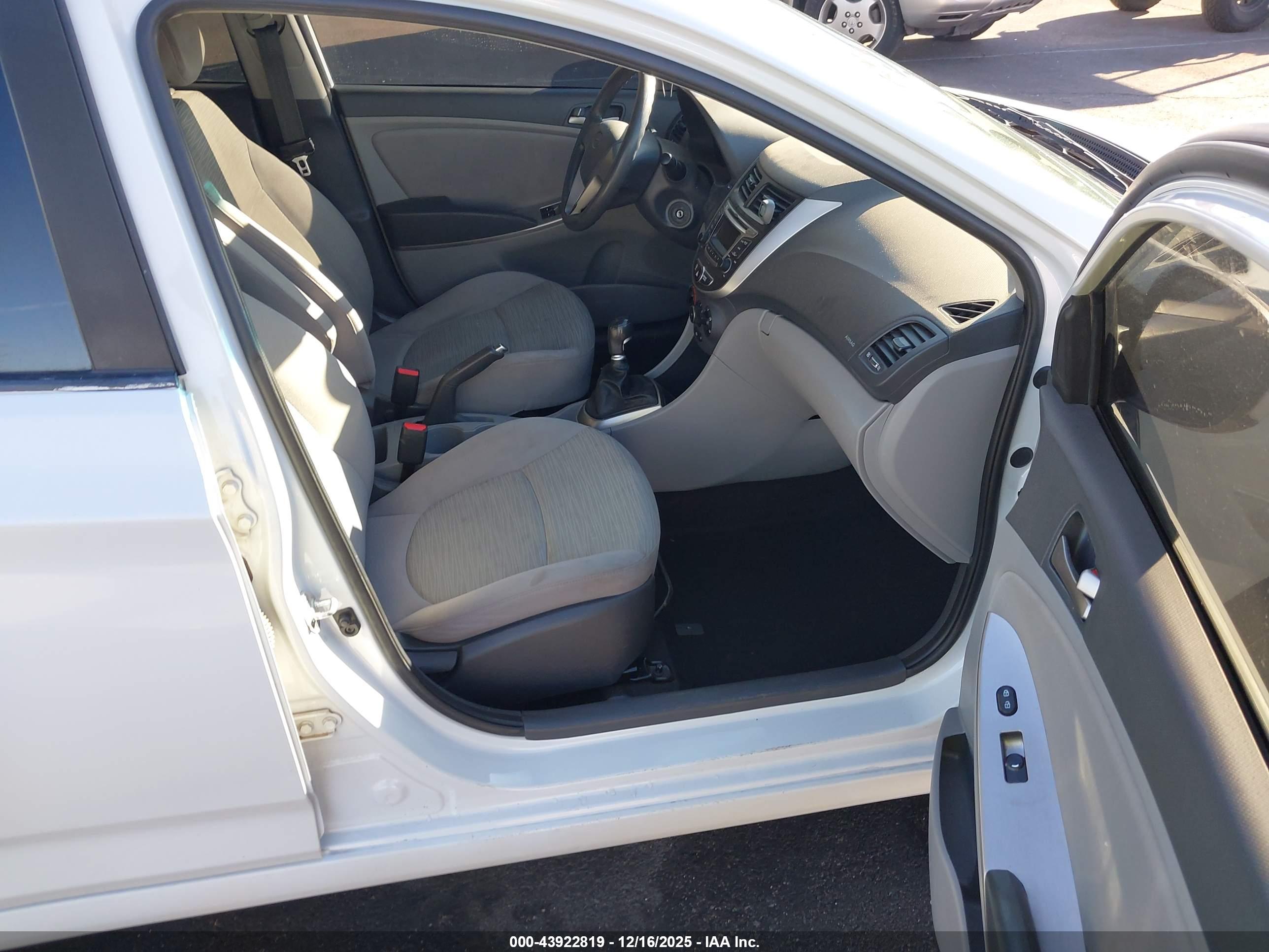 HYUNDAI ACCENT image 5