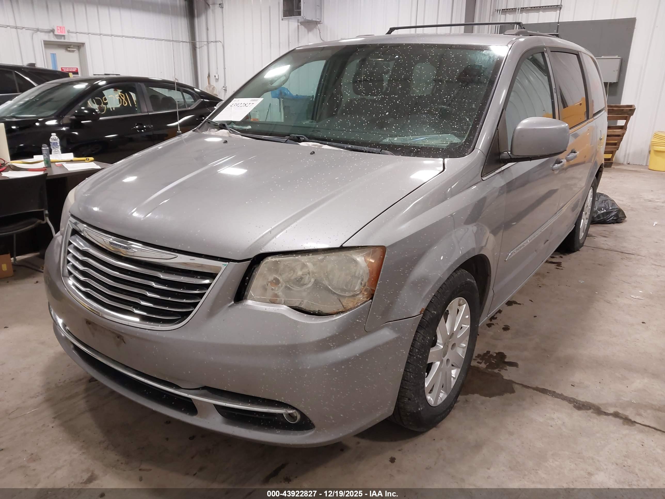 CHRYSLER TOWN image 6