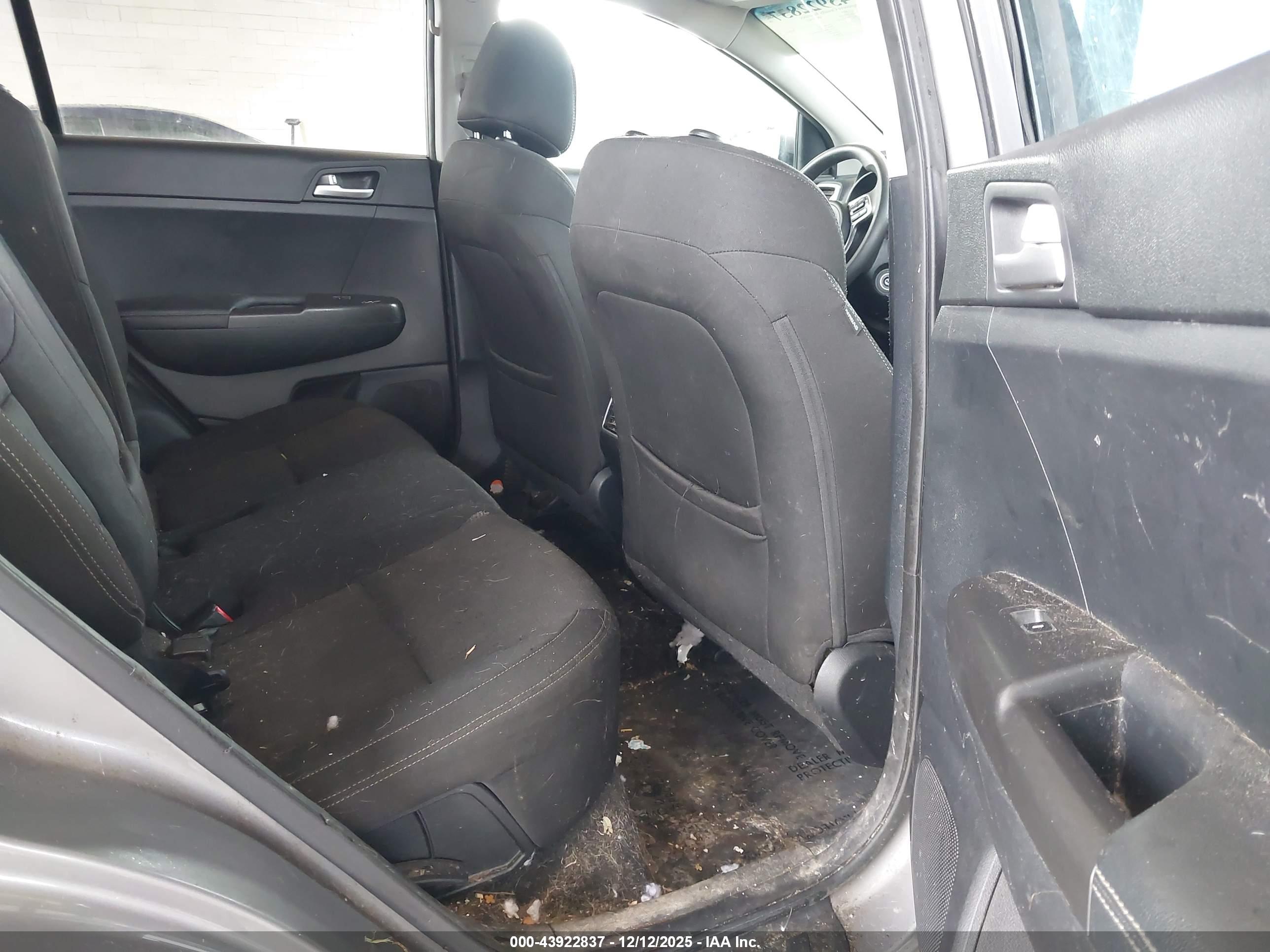 KIA SPORTAGE image 8