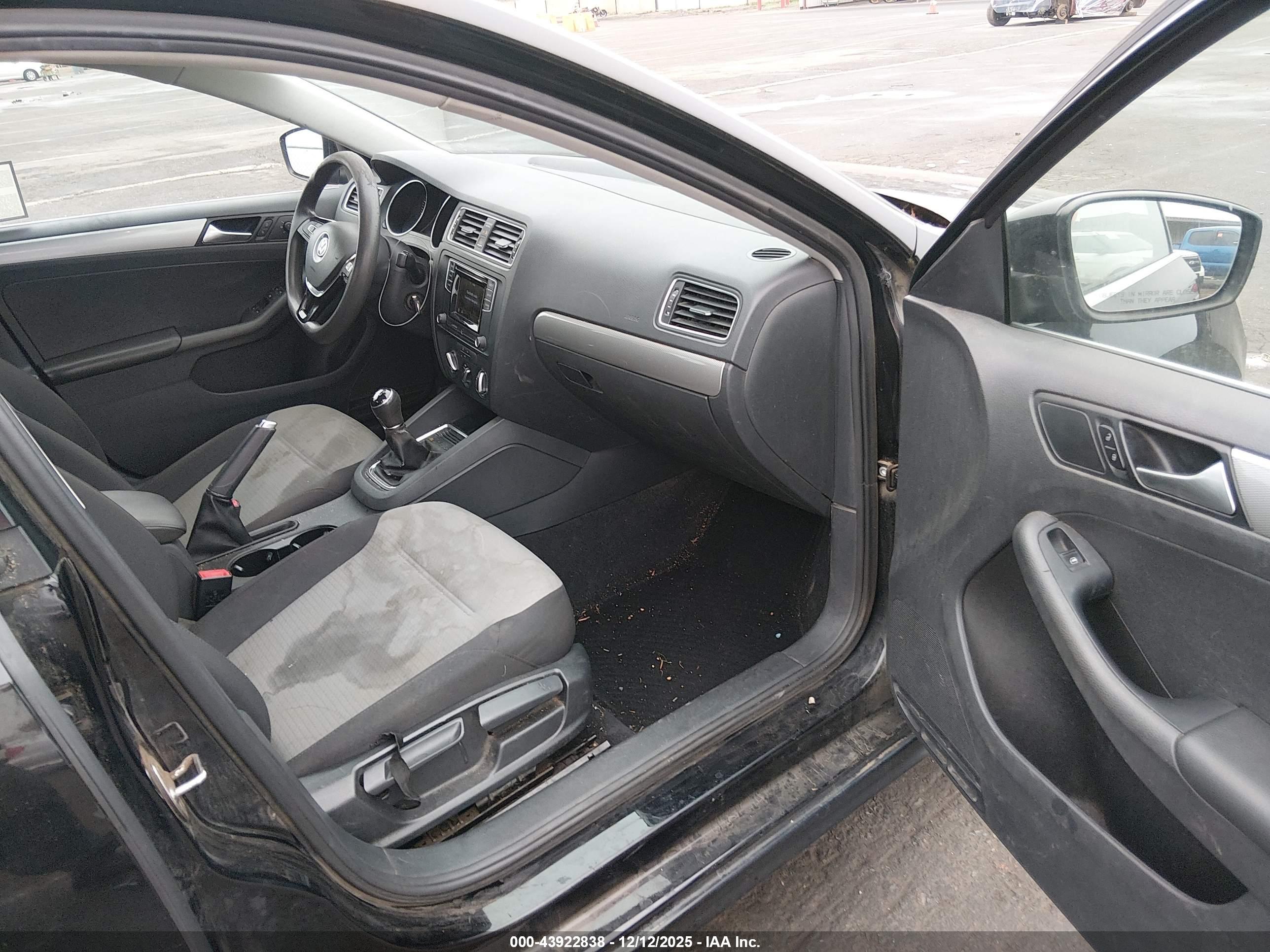 VOLKSWAGEN JETTA image 5