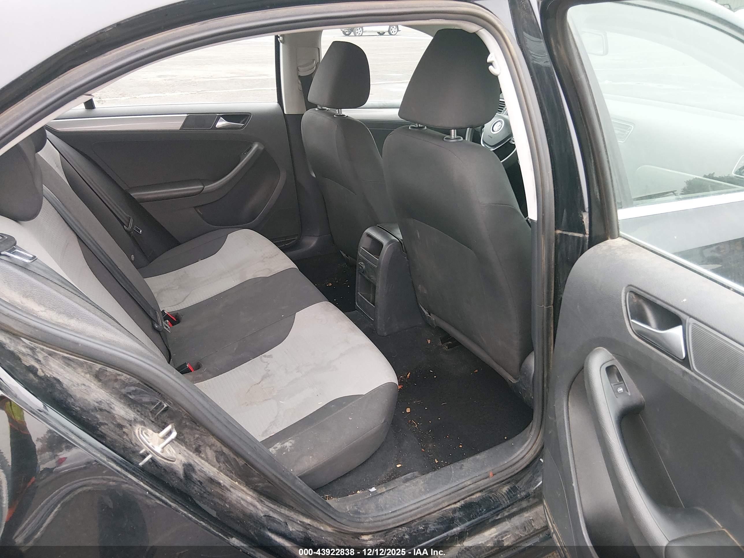 VOLKSWAGEN JETTA image 8
