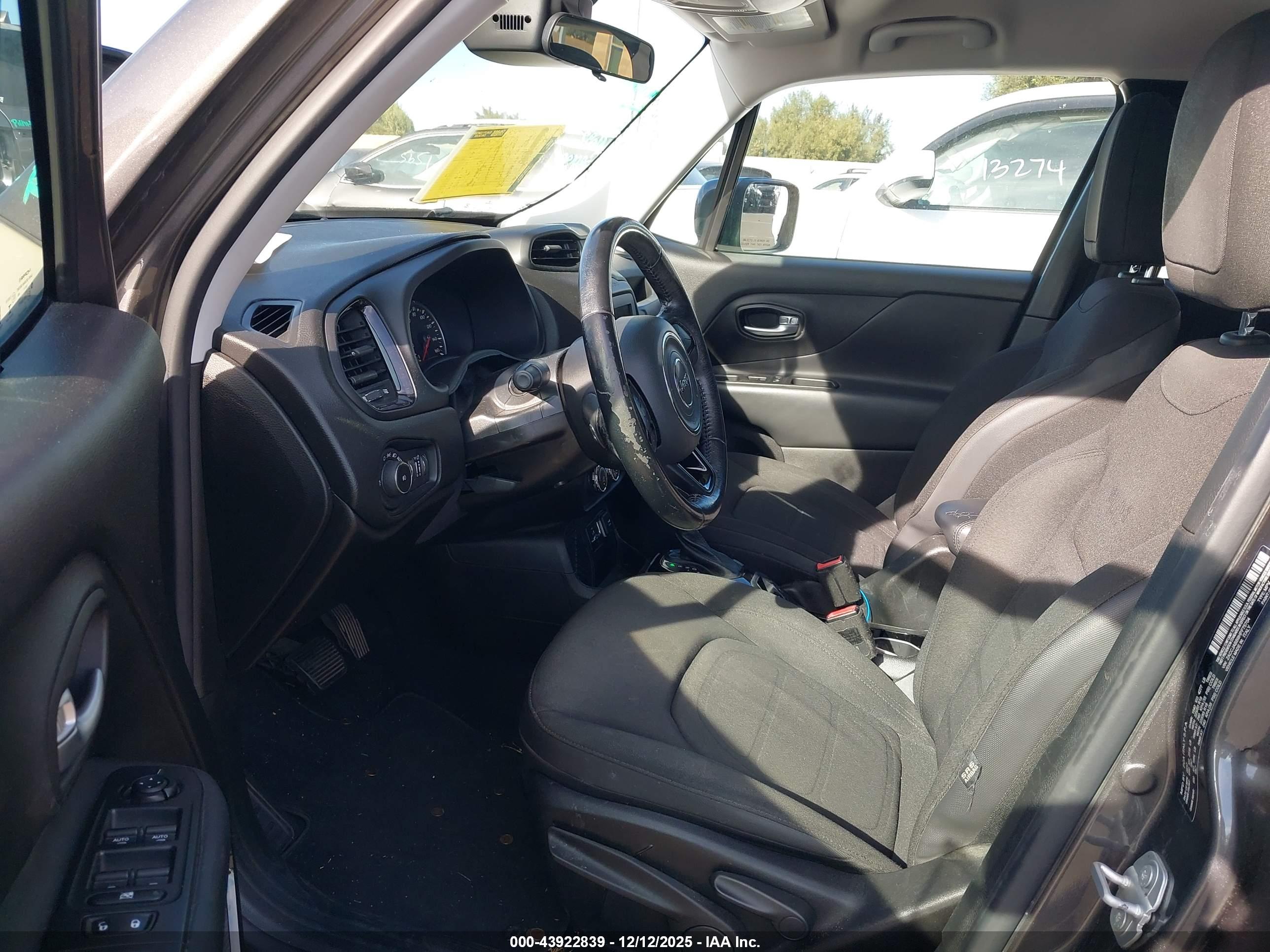 JEEP RENEGADE image 5