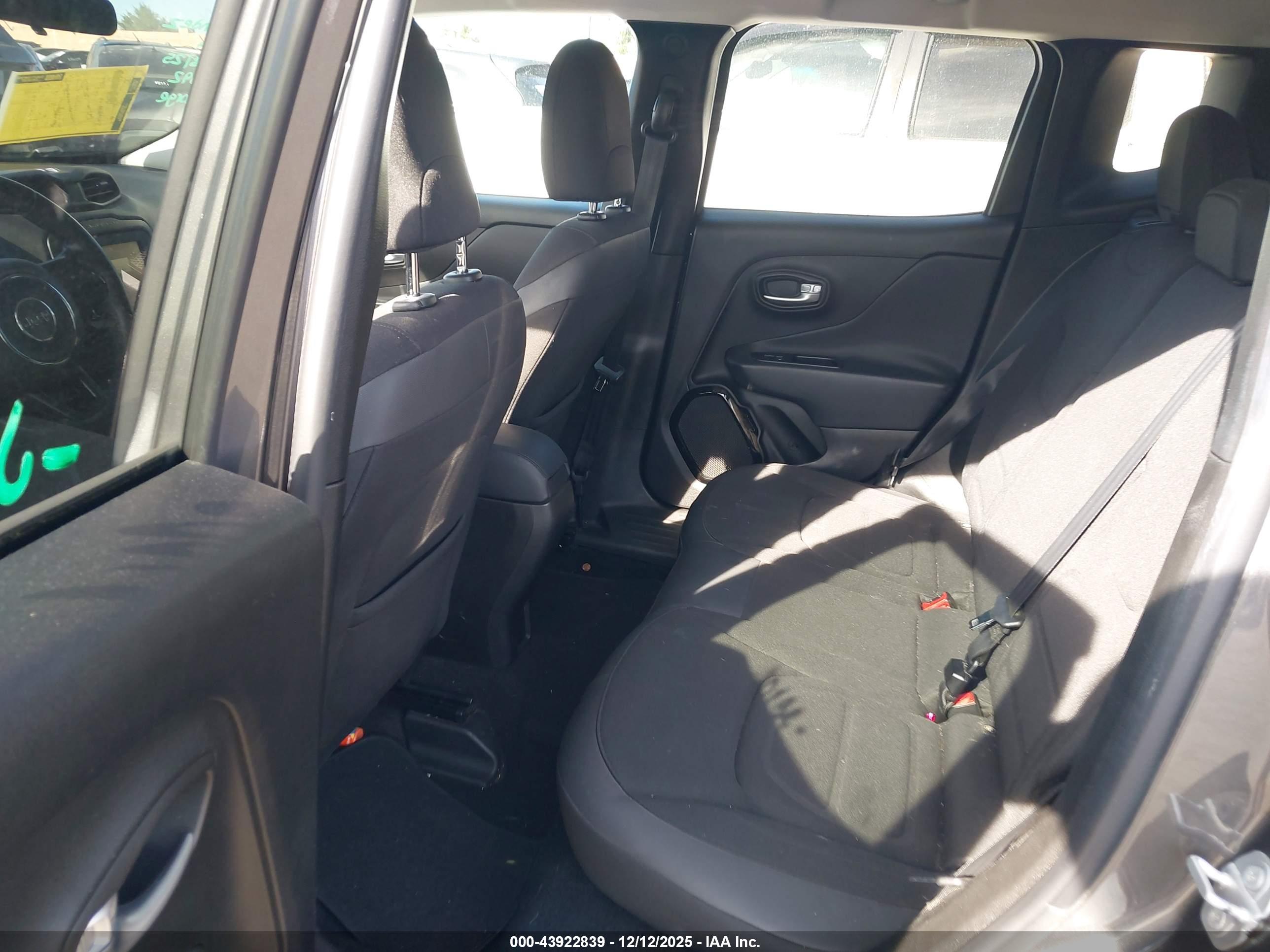 JEEP RENEGADE image 8