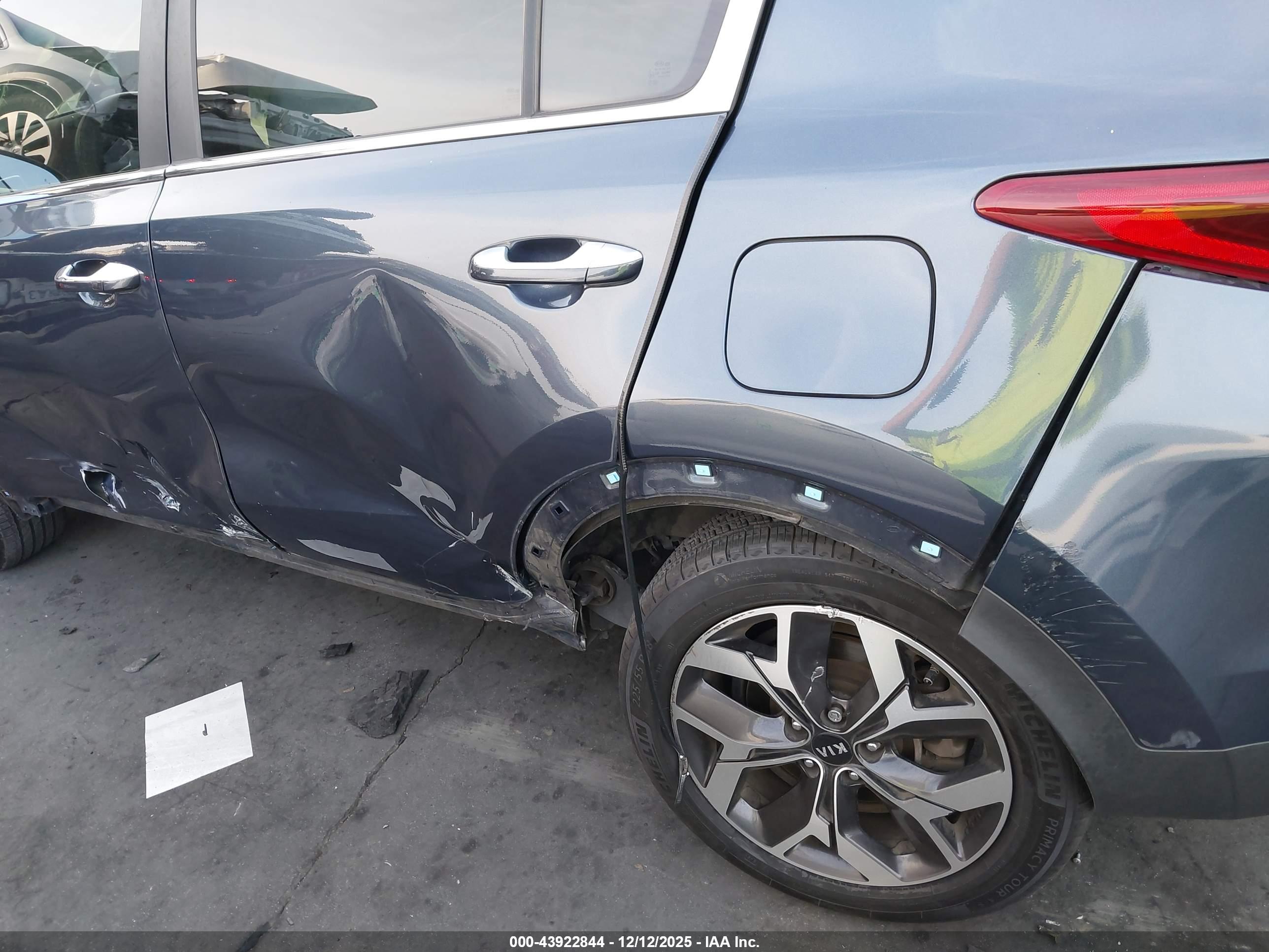 KIA SPORTAGE image 6