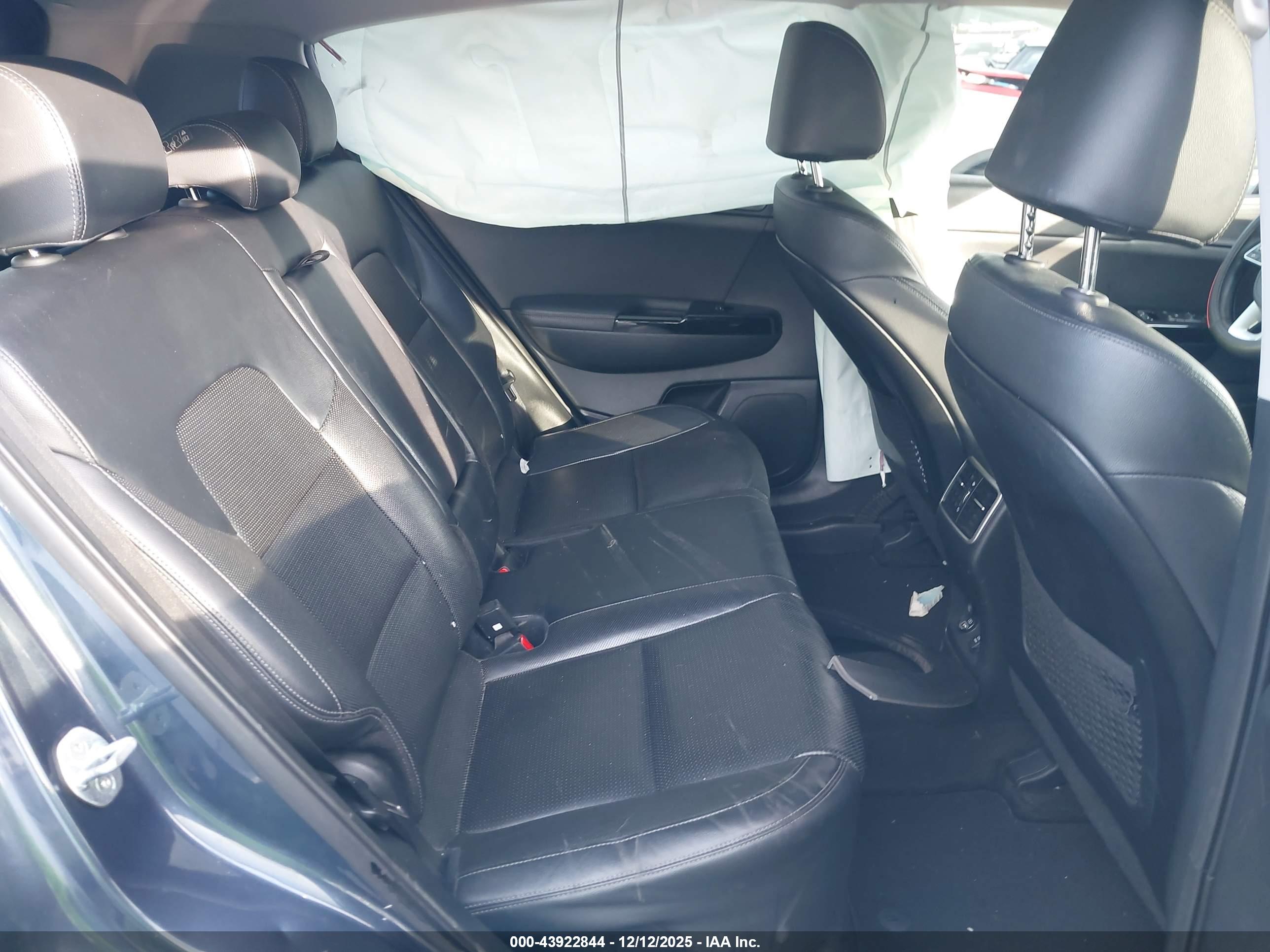 KIA SPORTAGE image 8