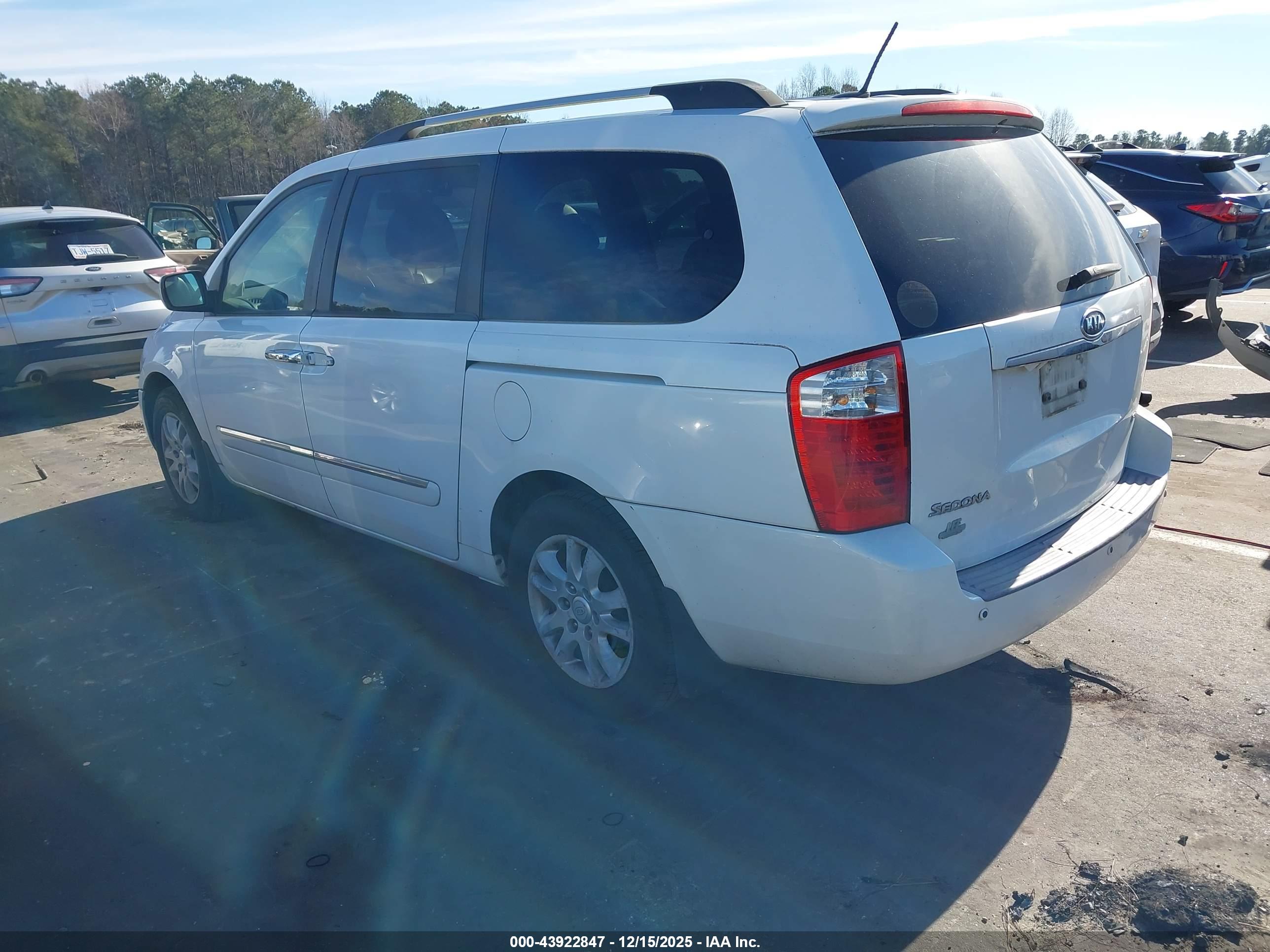 KIA SEDONA image 3
