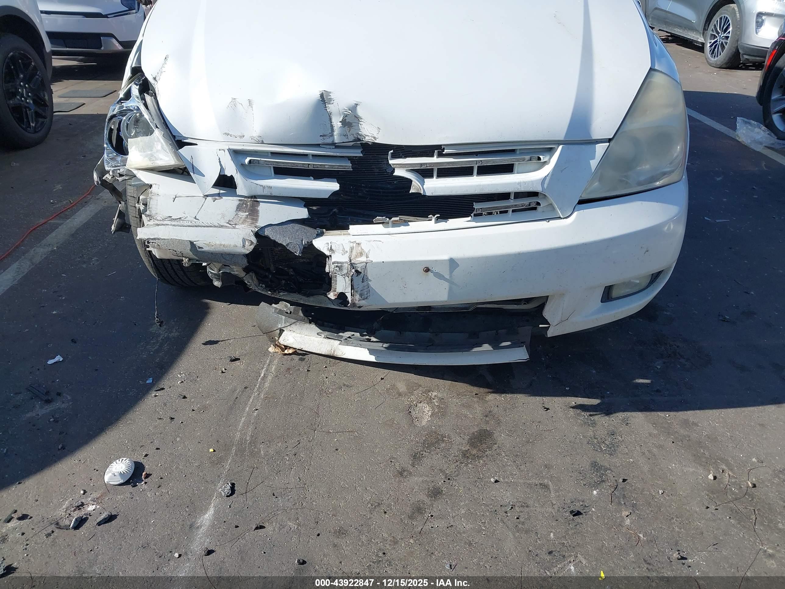 KIA SEDONA image 6