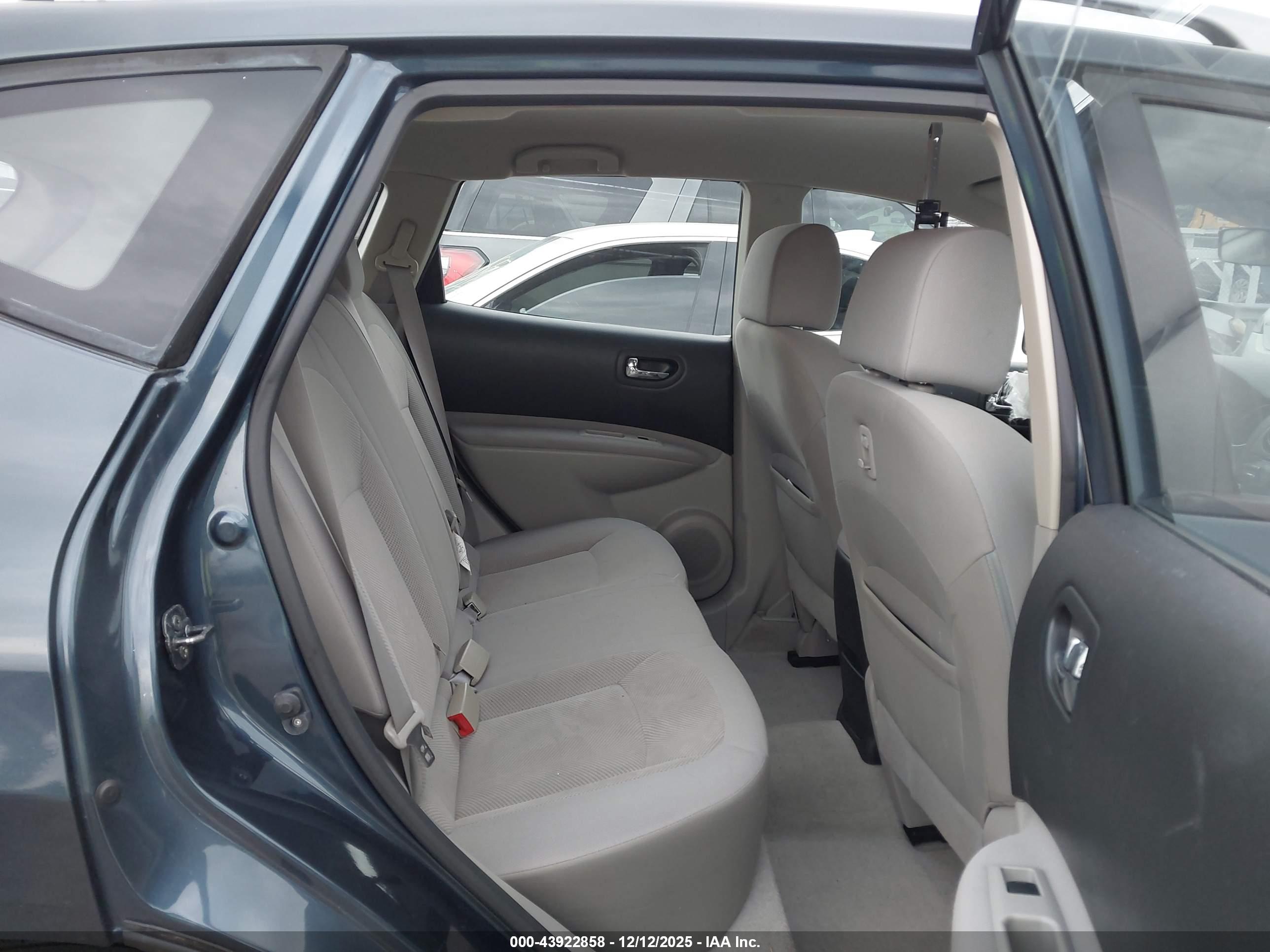 NISSAN ROGUE image 8