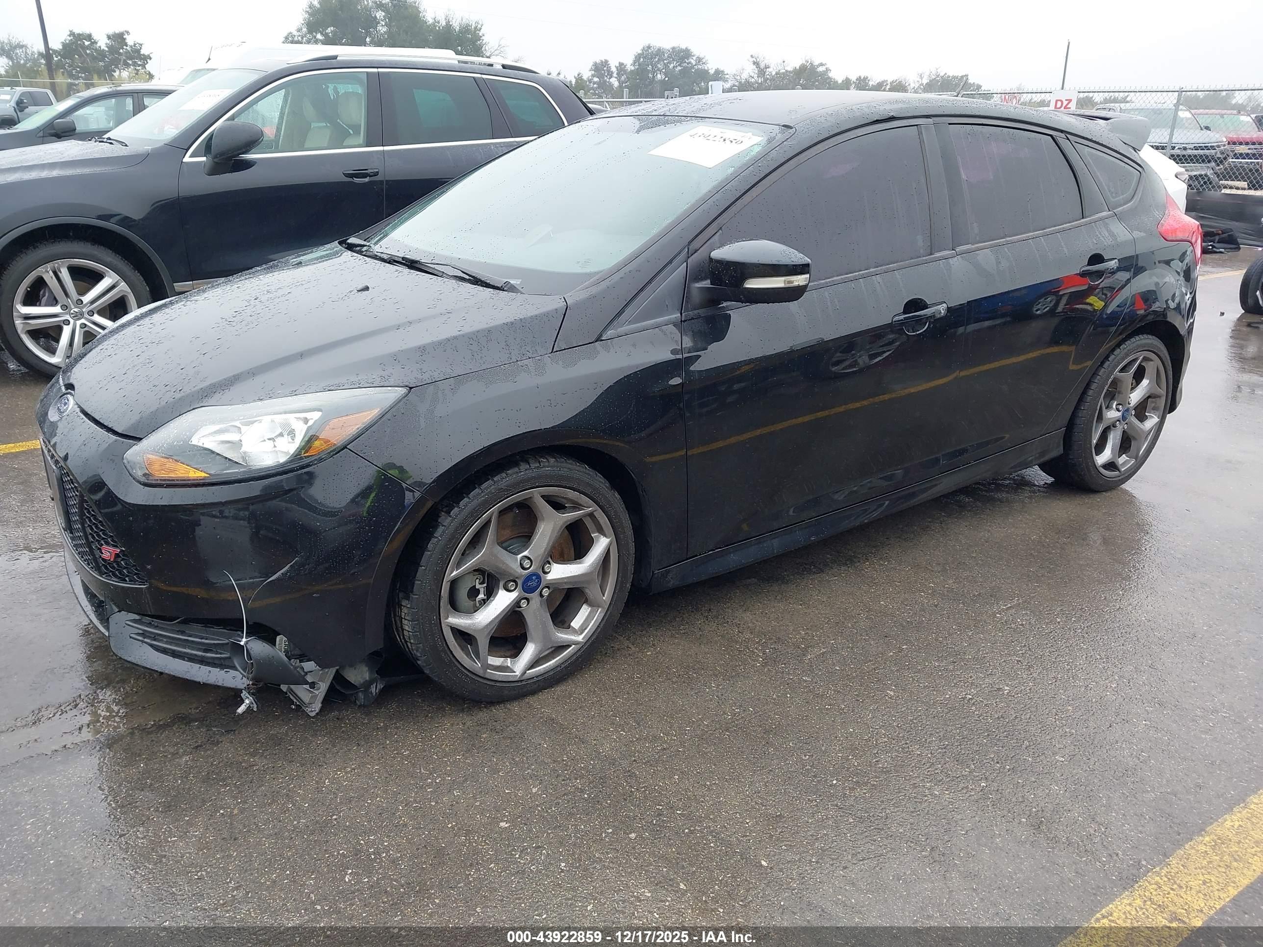 FORD FOCUS image 2