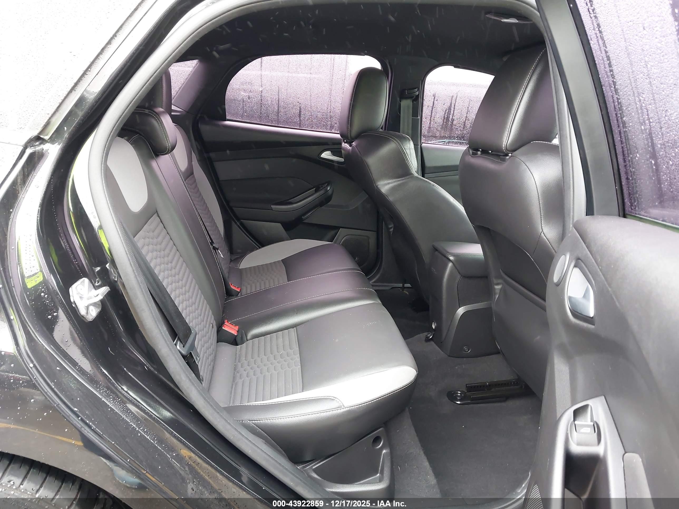 FORD FOCUS image 8