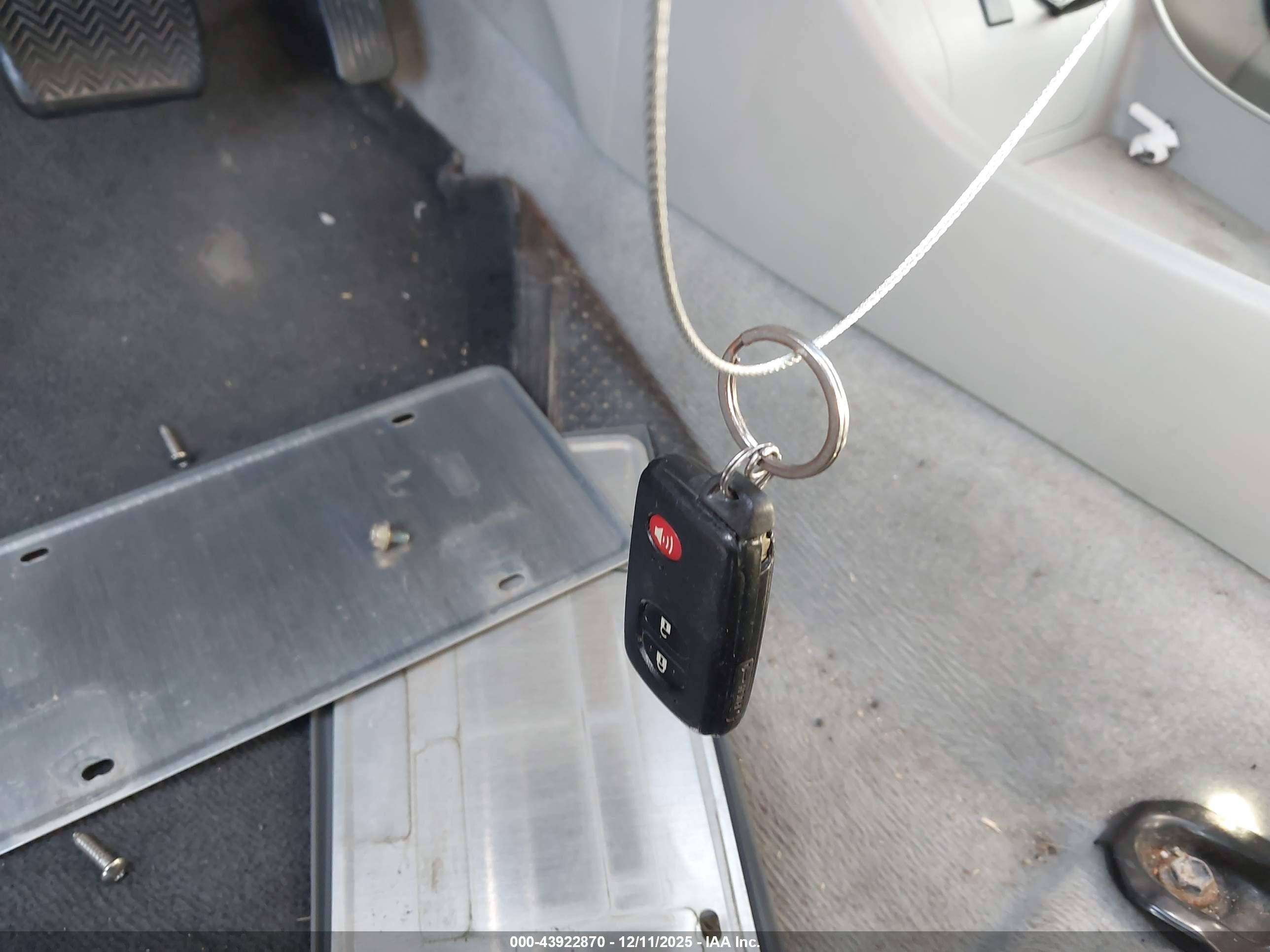 TOYOTA PRIUS image 11