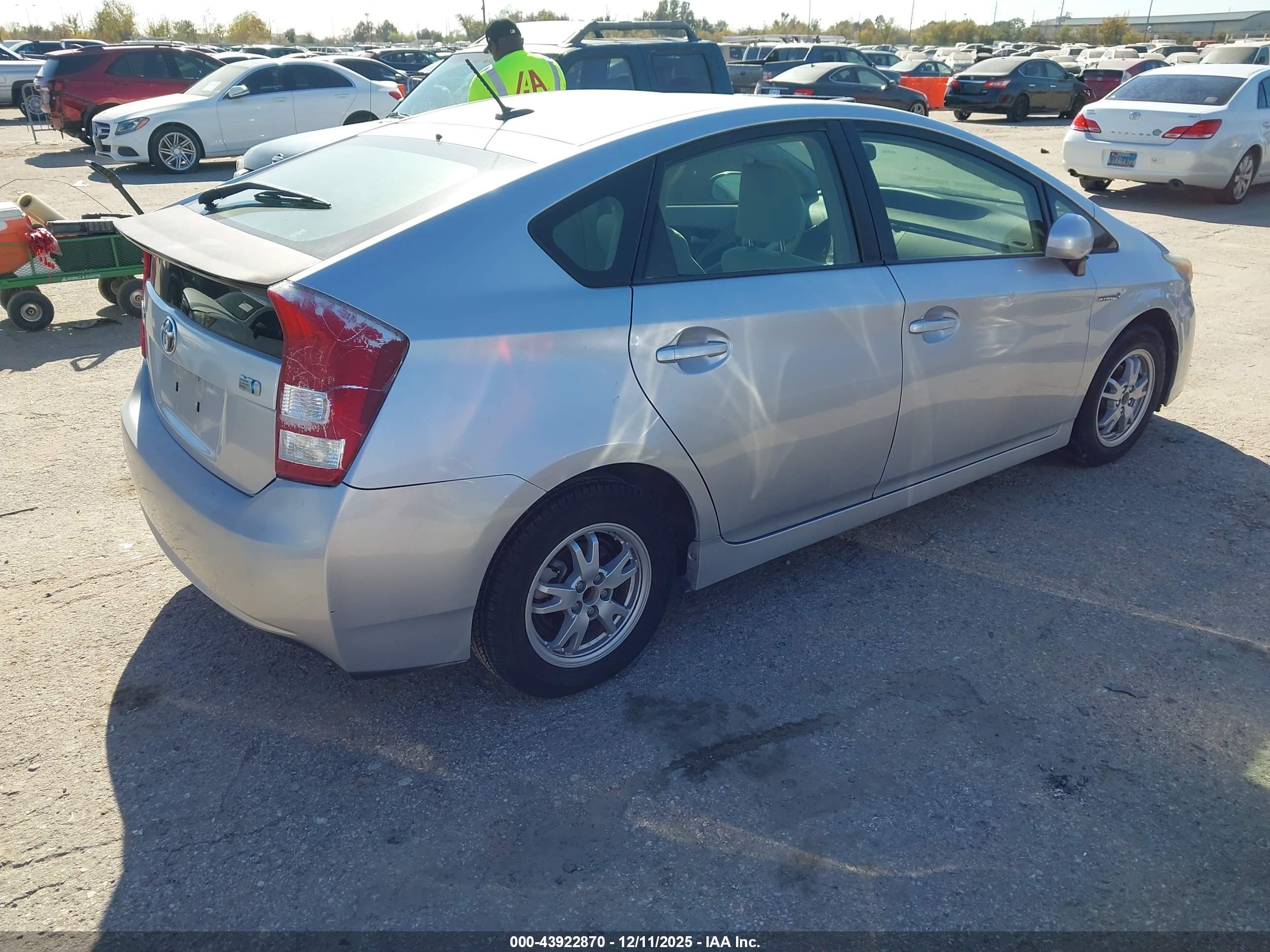 TOYOTA PRIUS image 4