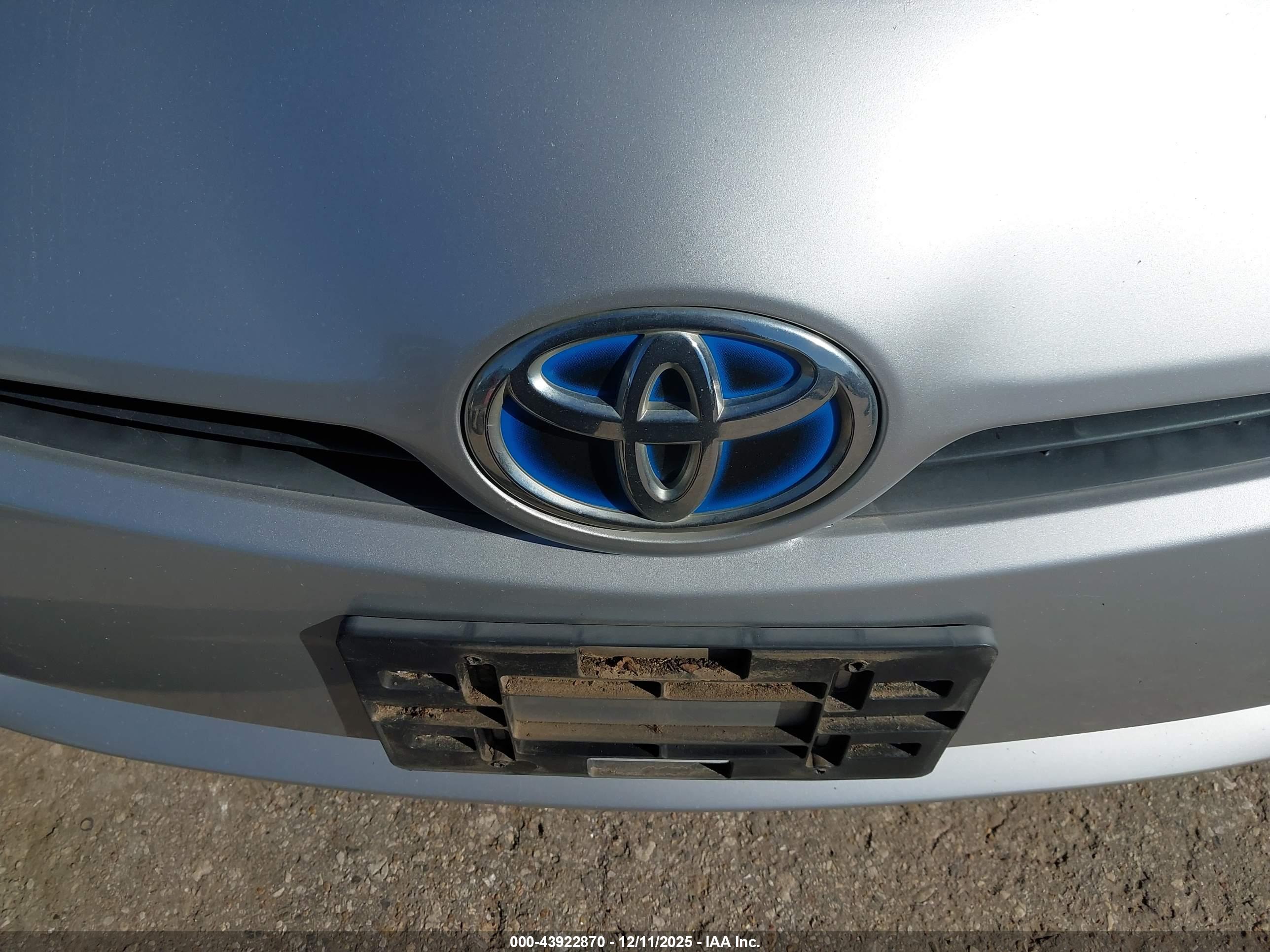 TOYOTA PRIUS image 6