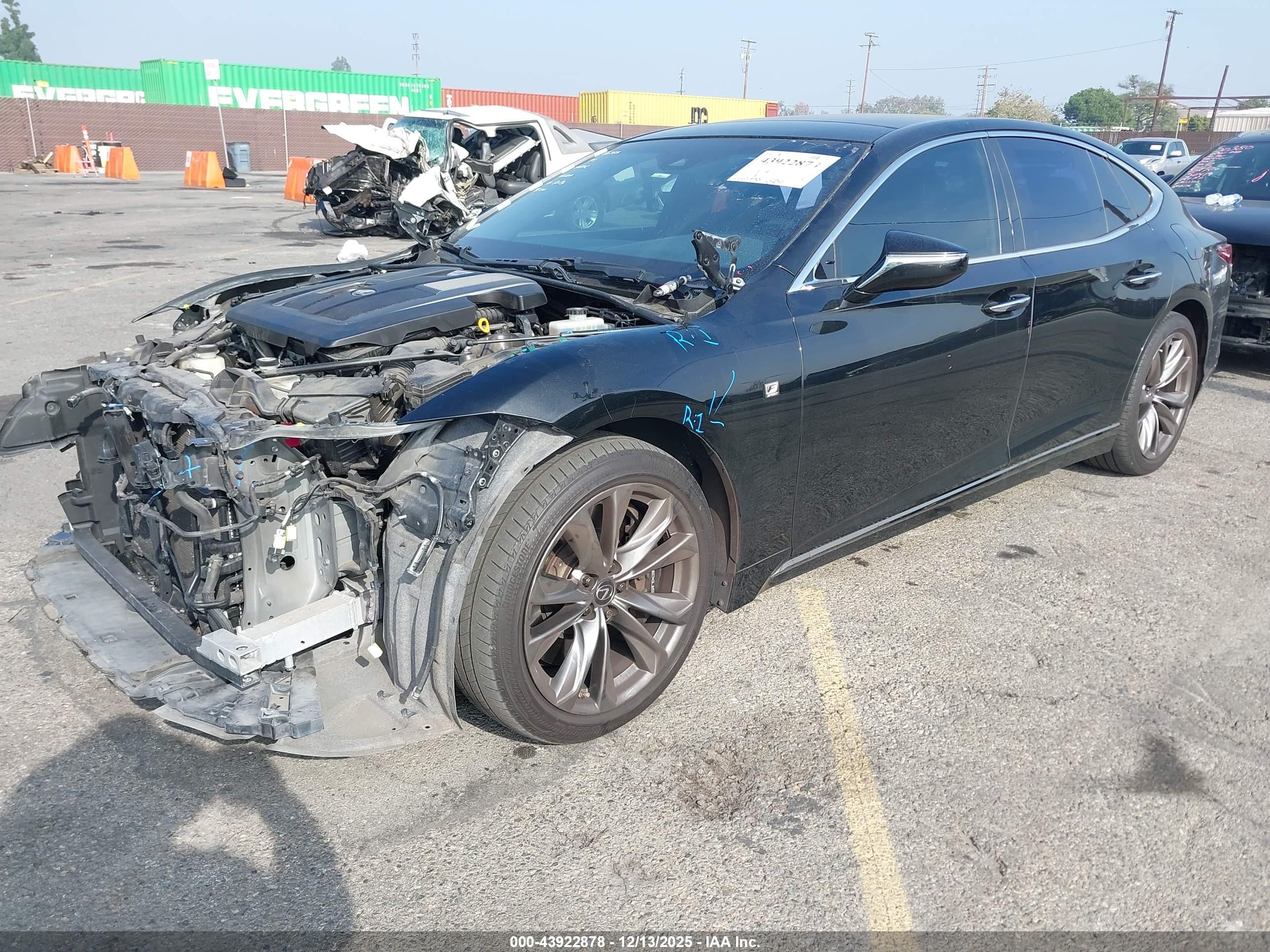 LEXUS LS image 2