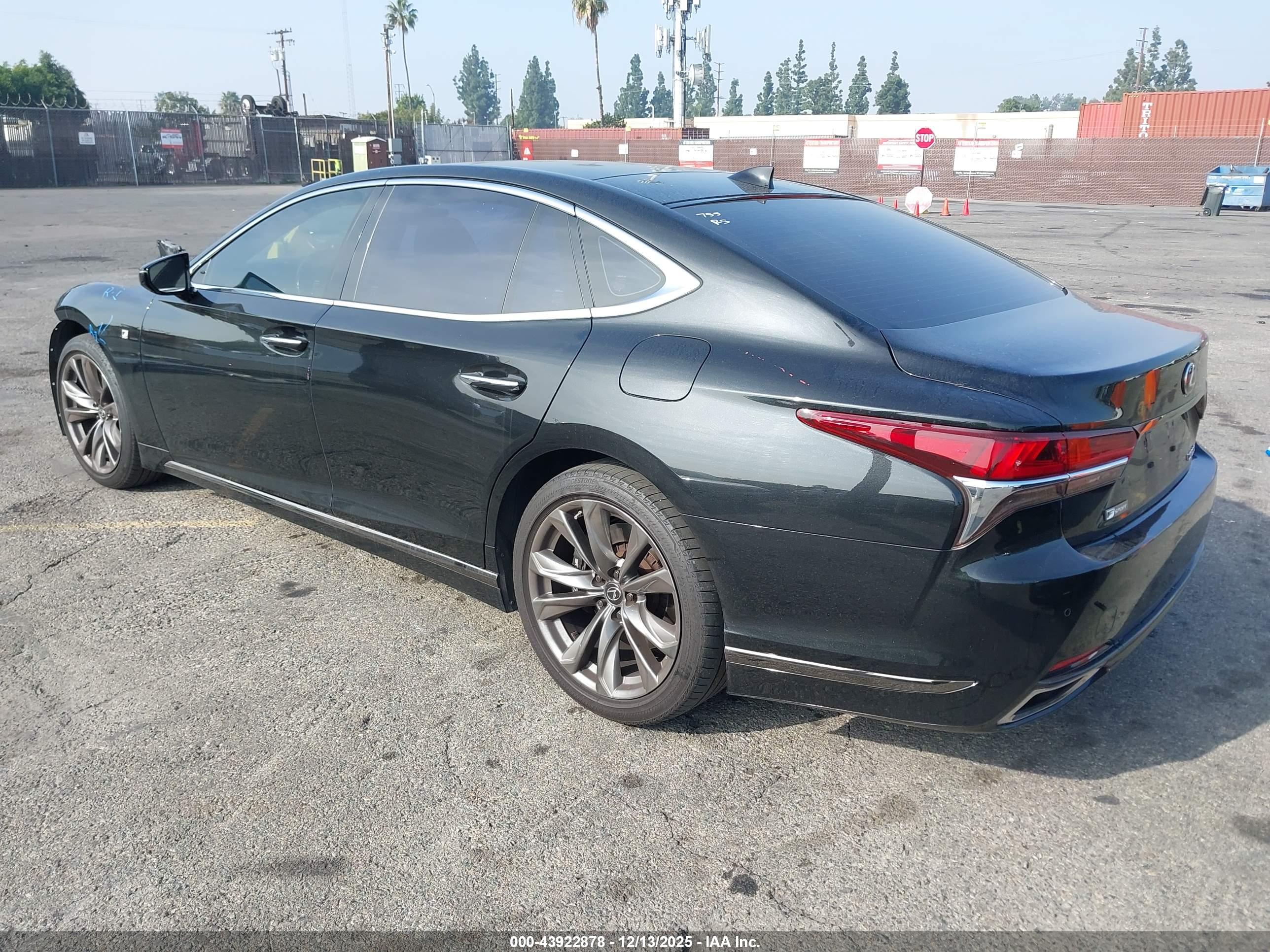 LEXUS LS image 3