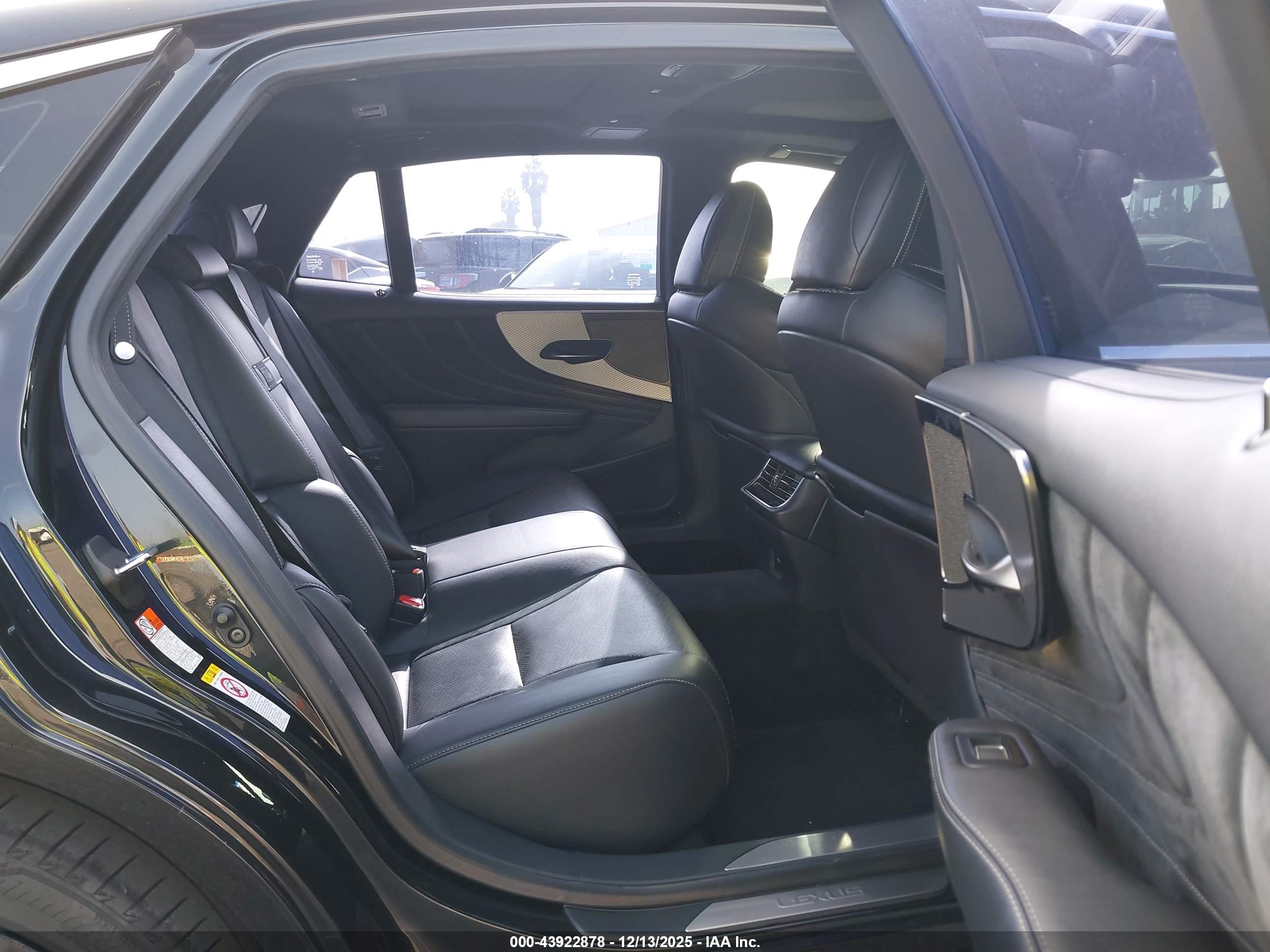 LEXUS LS image 8