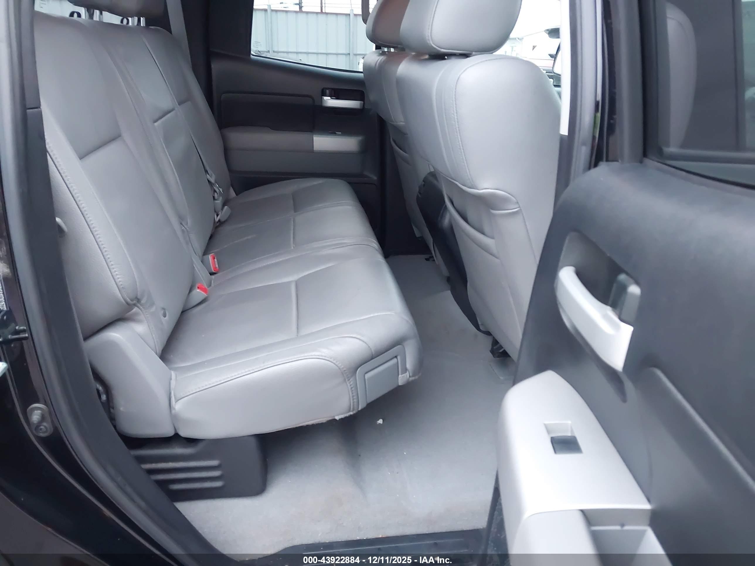 TOYOTA TUNDRA image 8