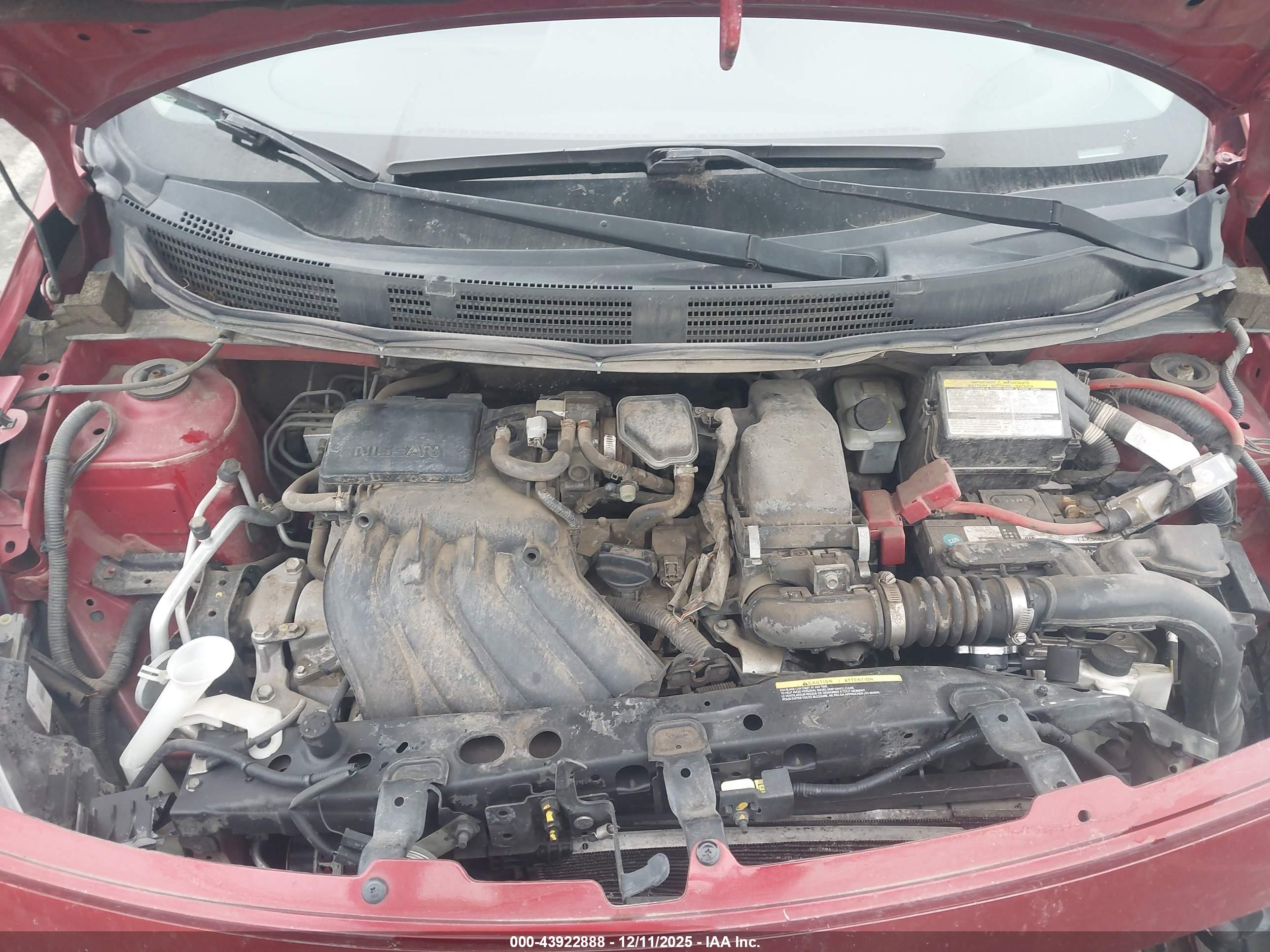NISSAN VERSA image 10