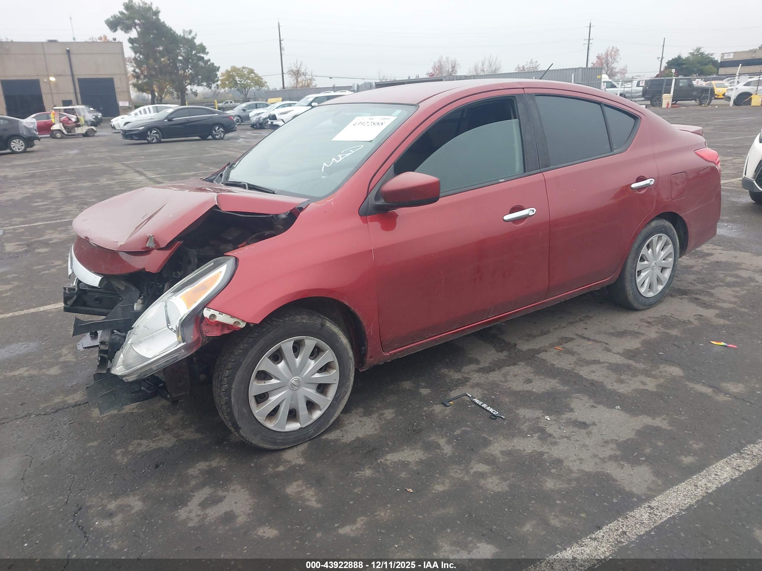 NISSAN VERSA image 2