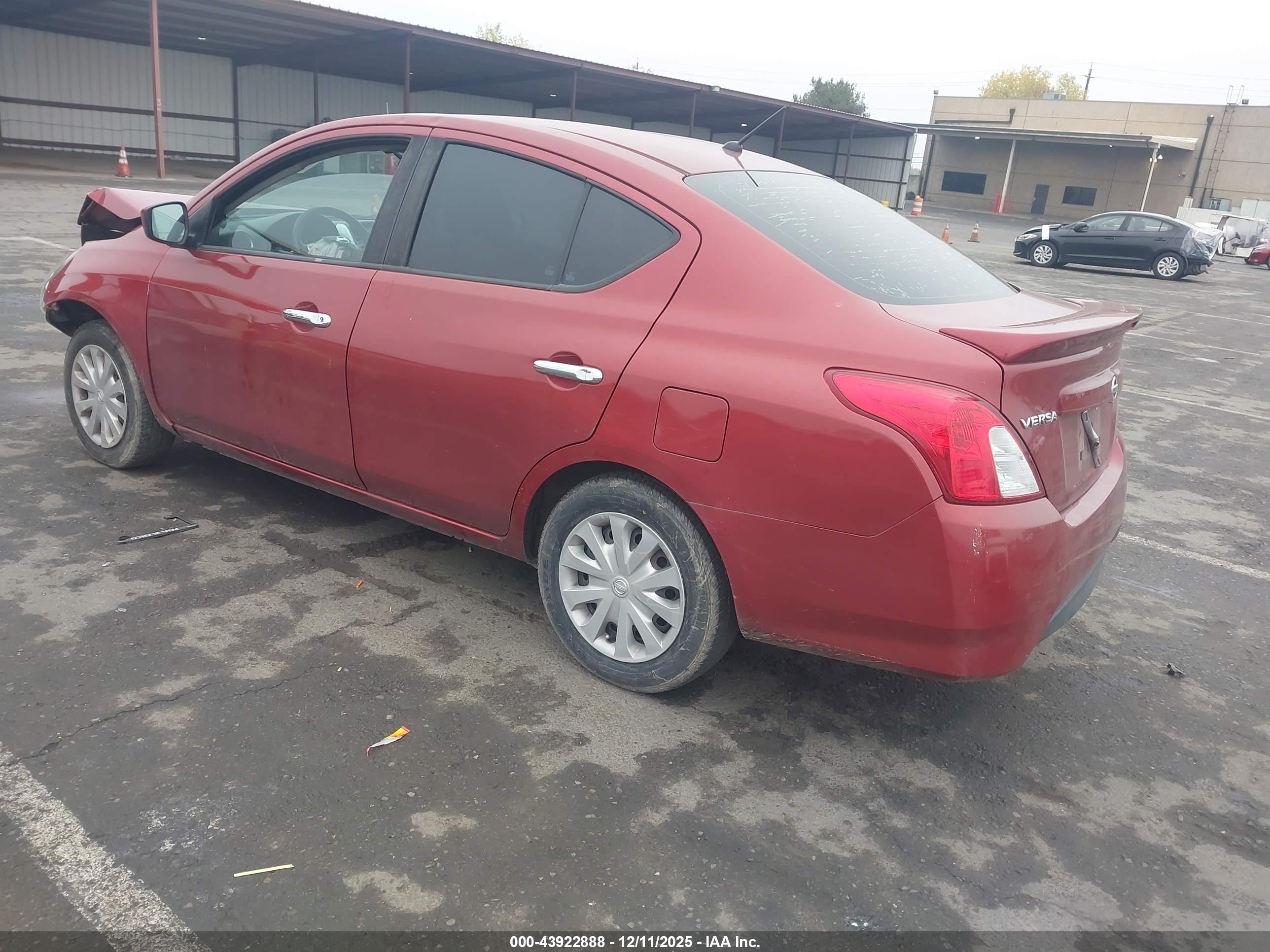 NISSAN VERSA image 3