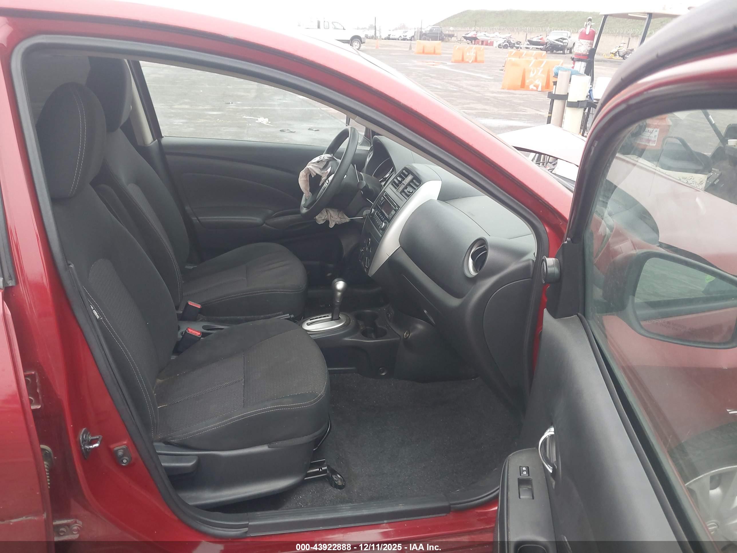NISSAN VERSA image 5