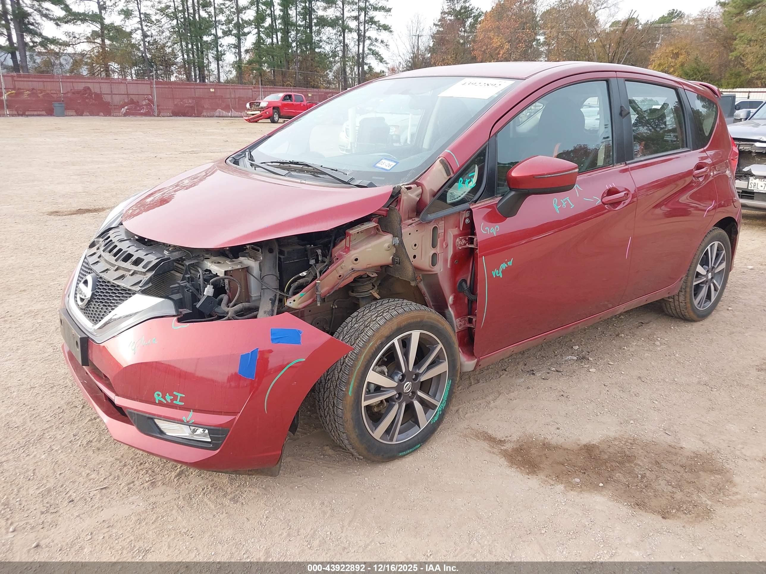 NISSAN VERSA image 2