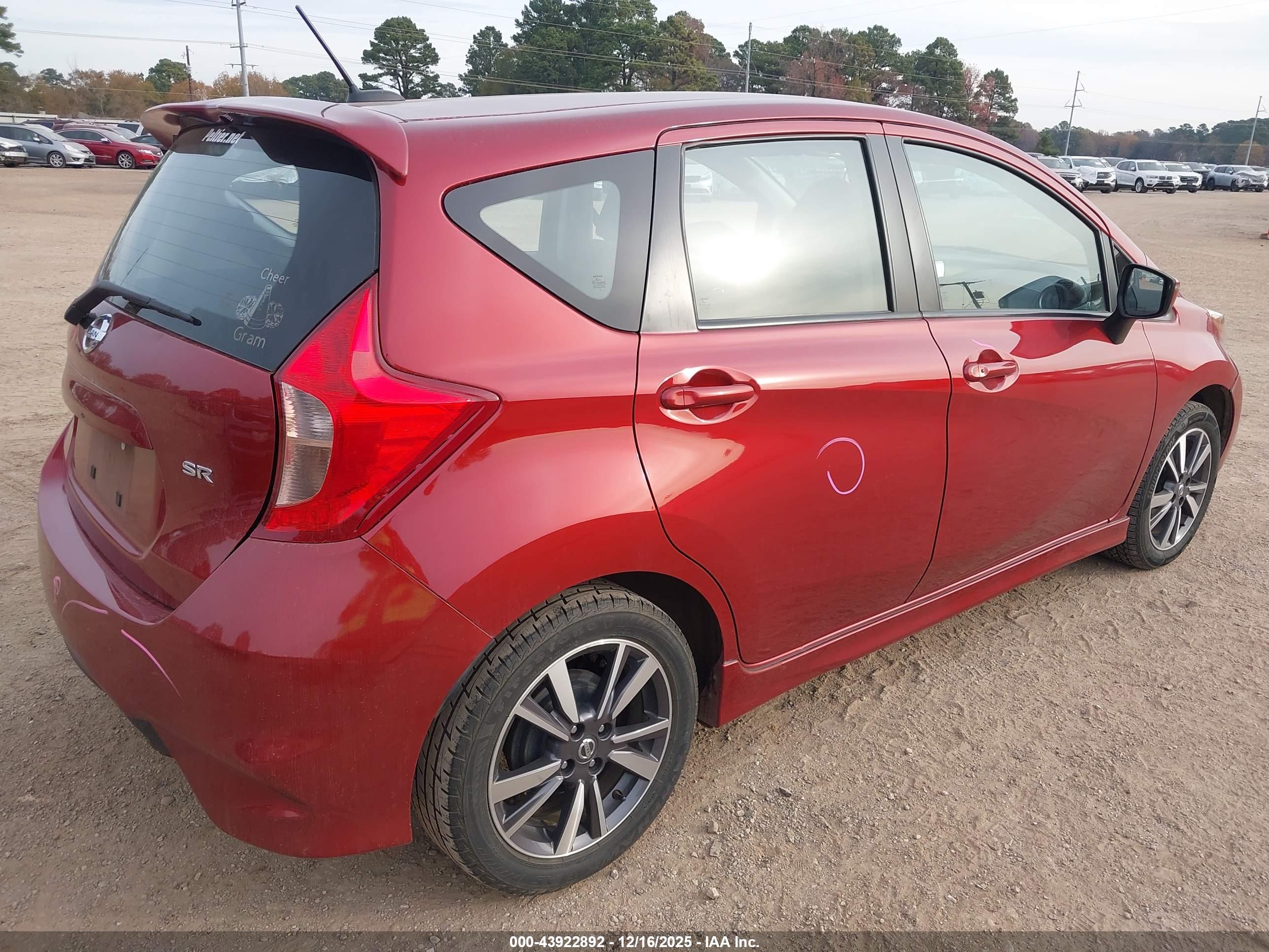 NISSAN VERSA image 4