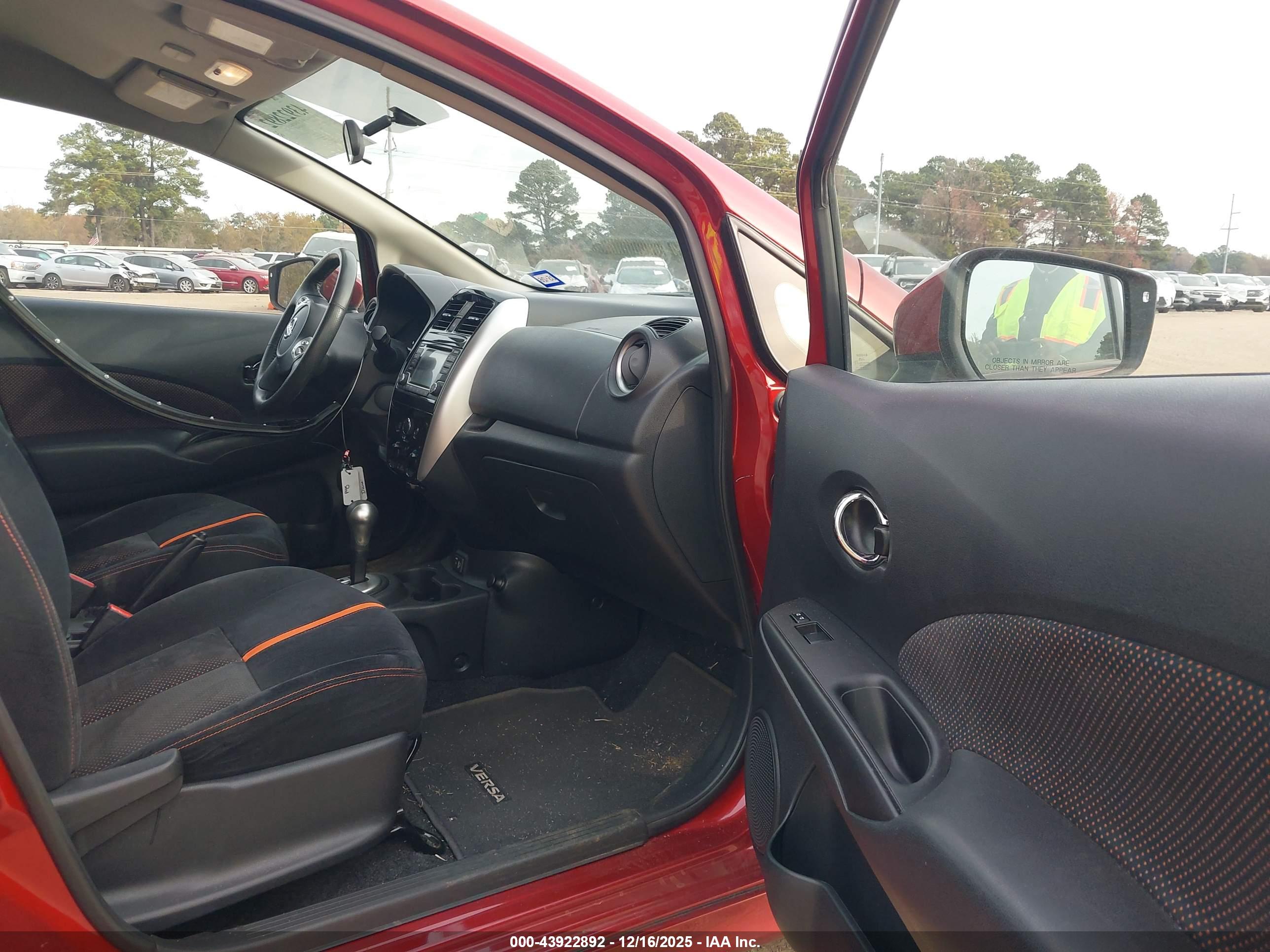 NISSAN VERSA image 5