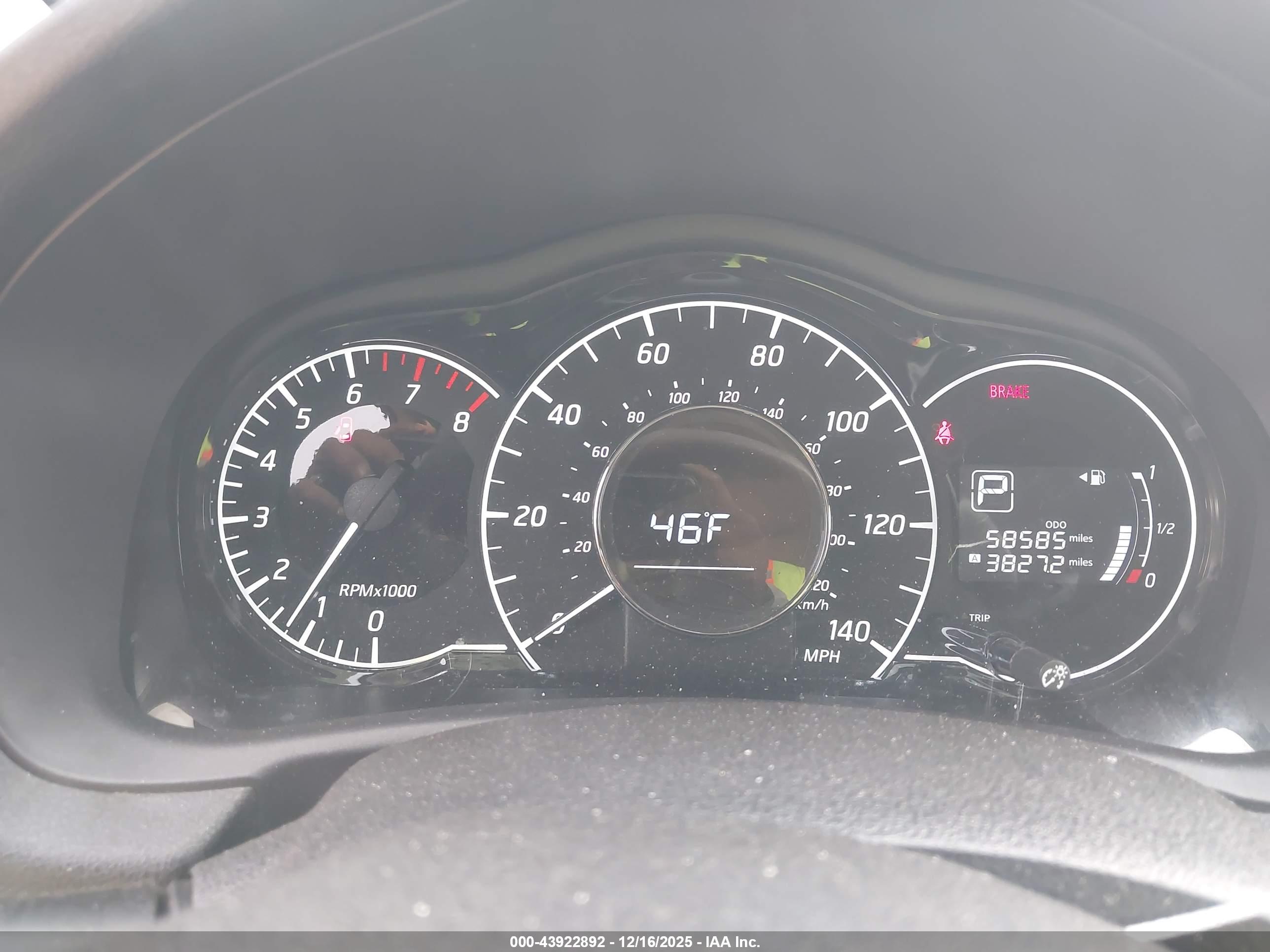 NISSAN VERSA image 7