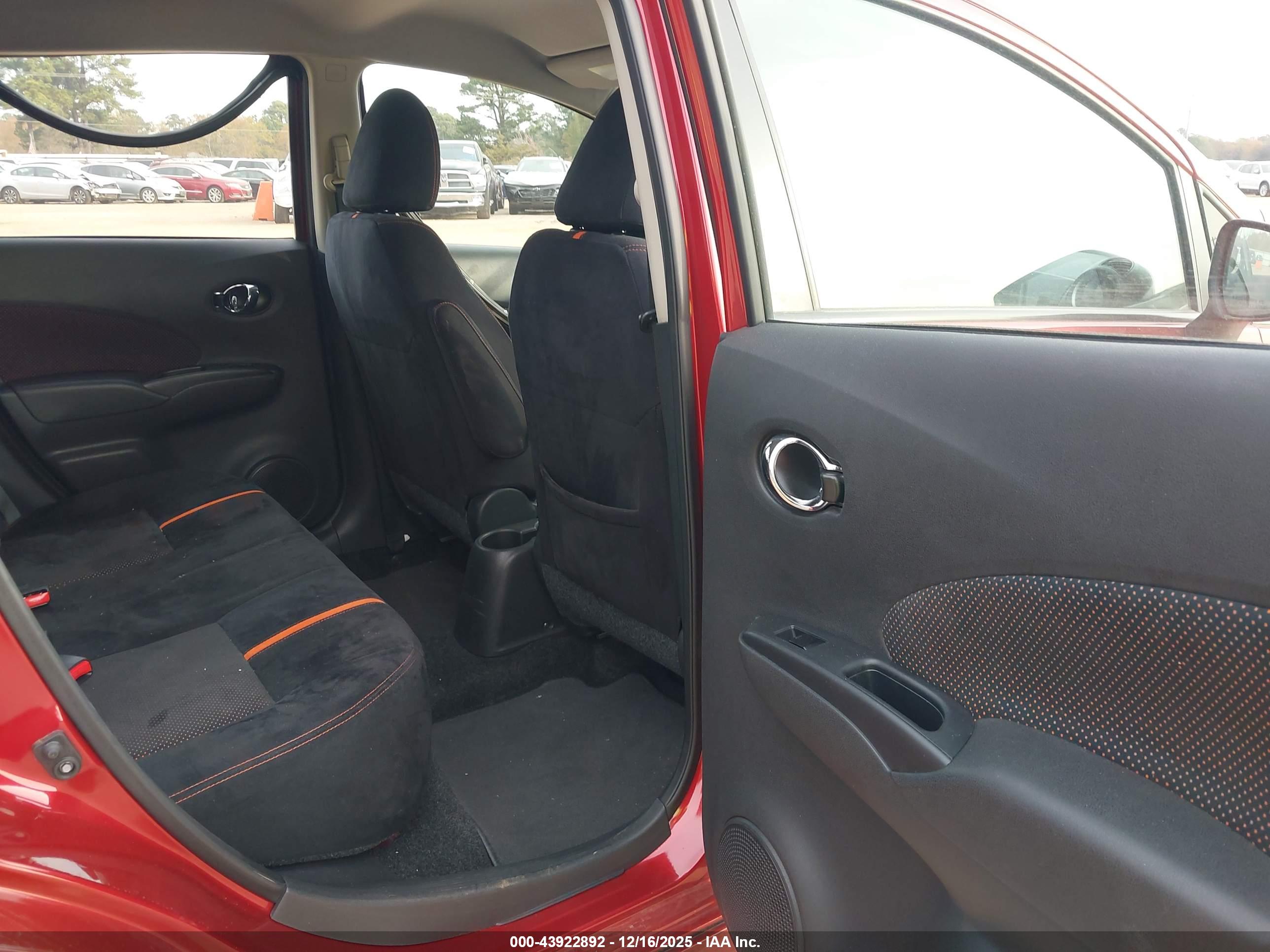 NISSAN VERSA image 8